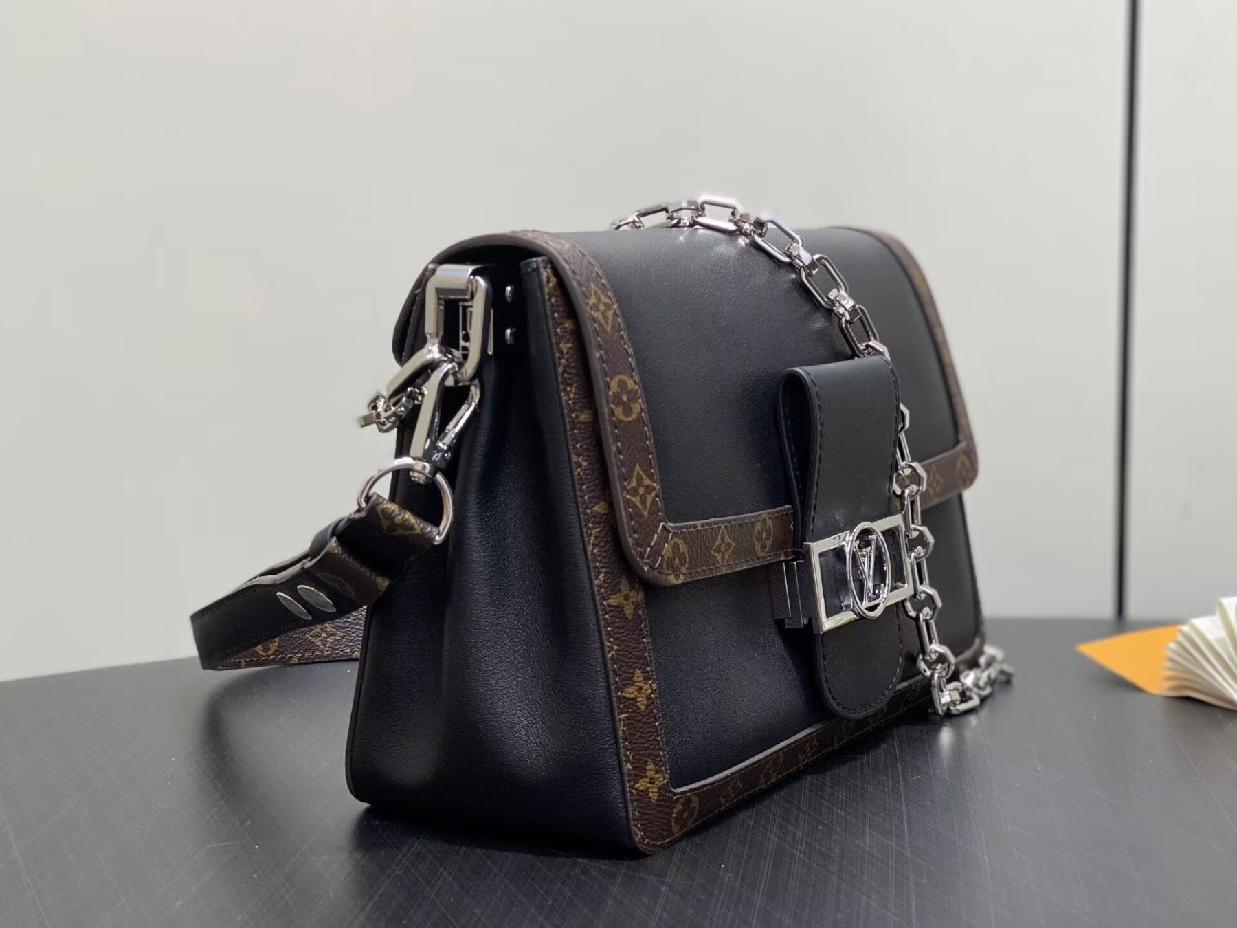 LV Dauphine Soft MM M13450 24 x 17 x 9 cm