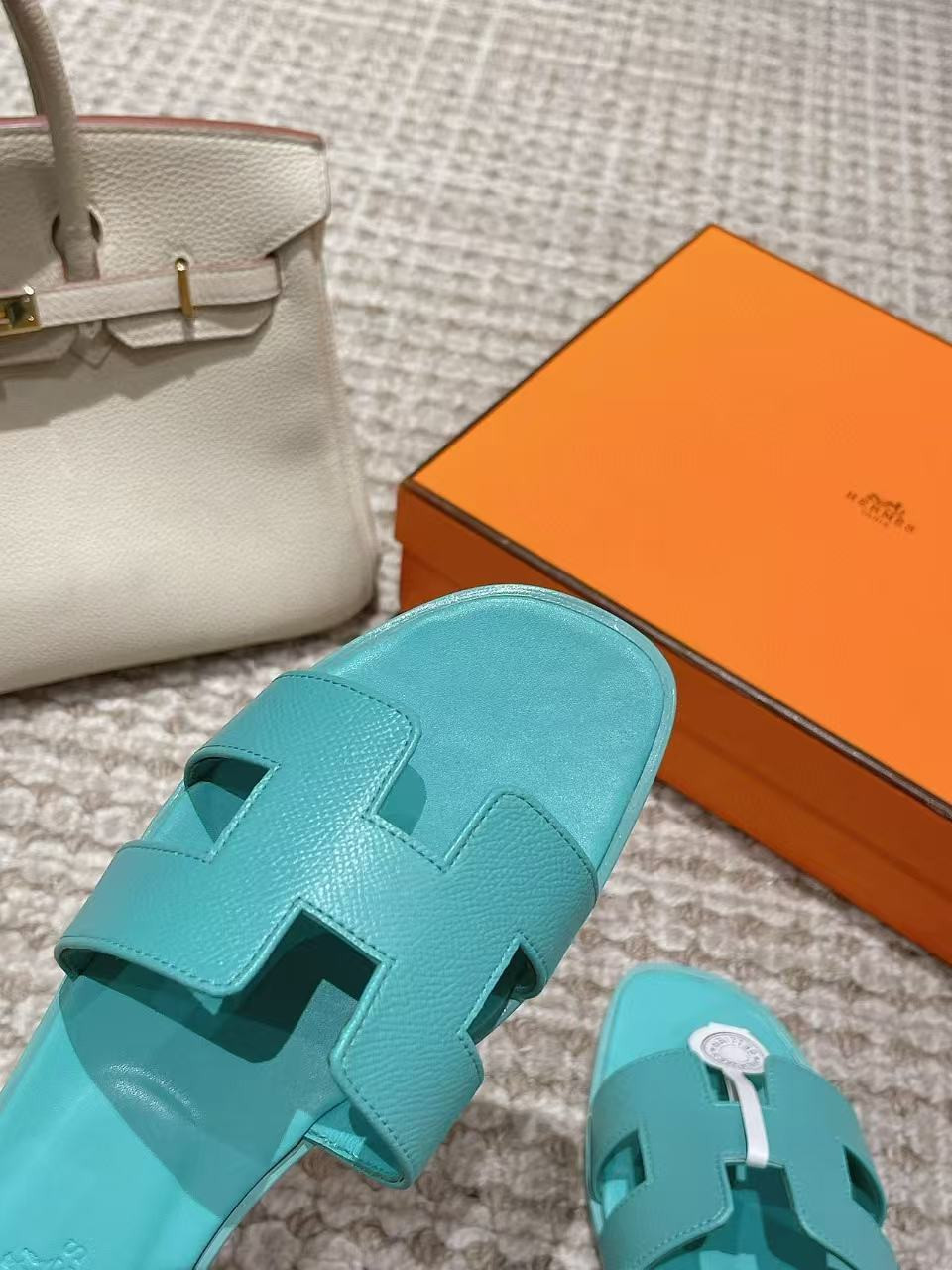 UA H**me5 Oran sandal
