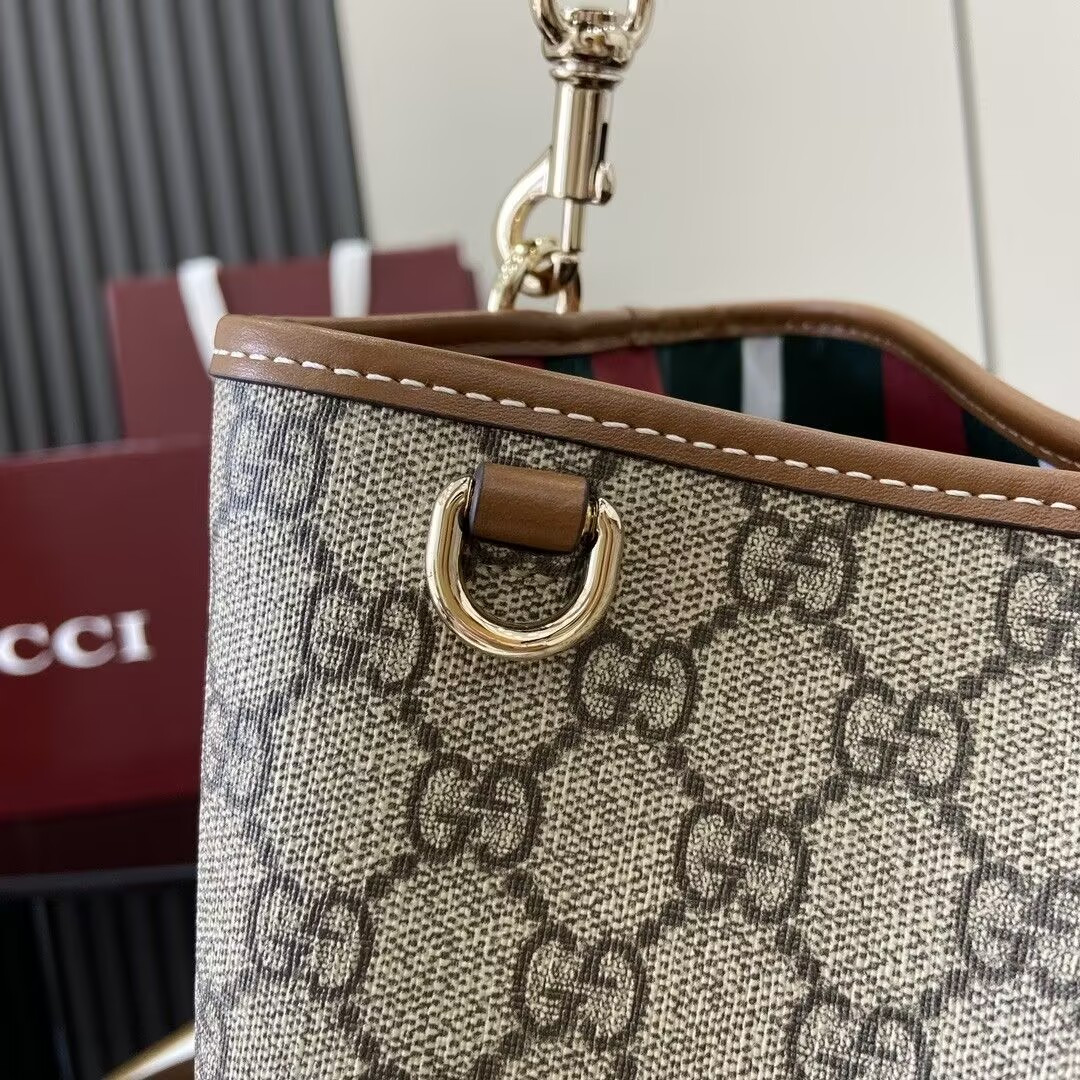 Gvc*1 GG Emblem Medium Bucket Bag 25x25x15.5cm