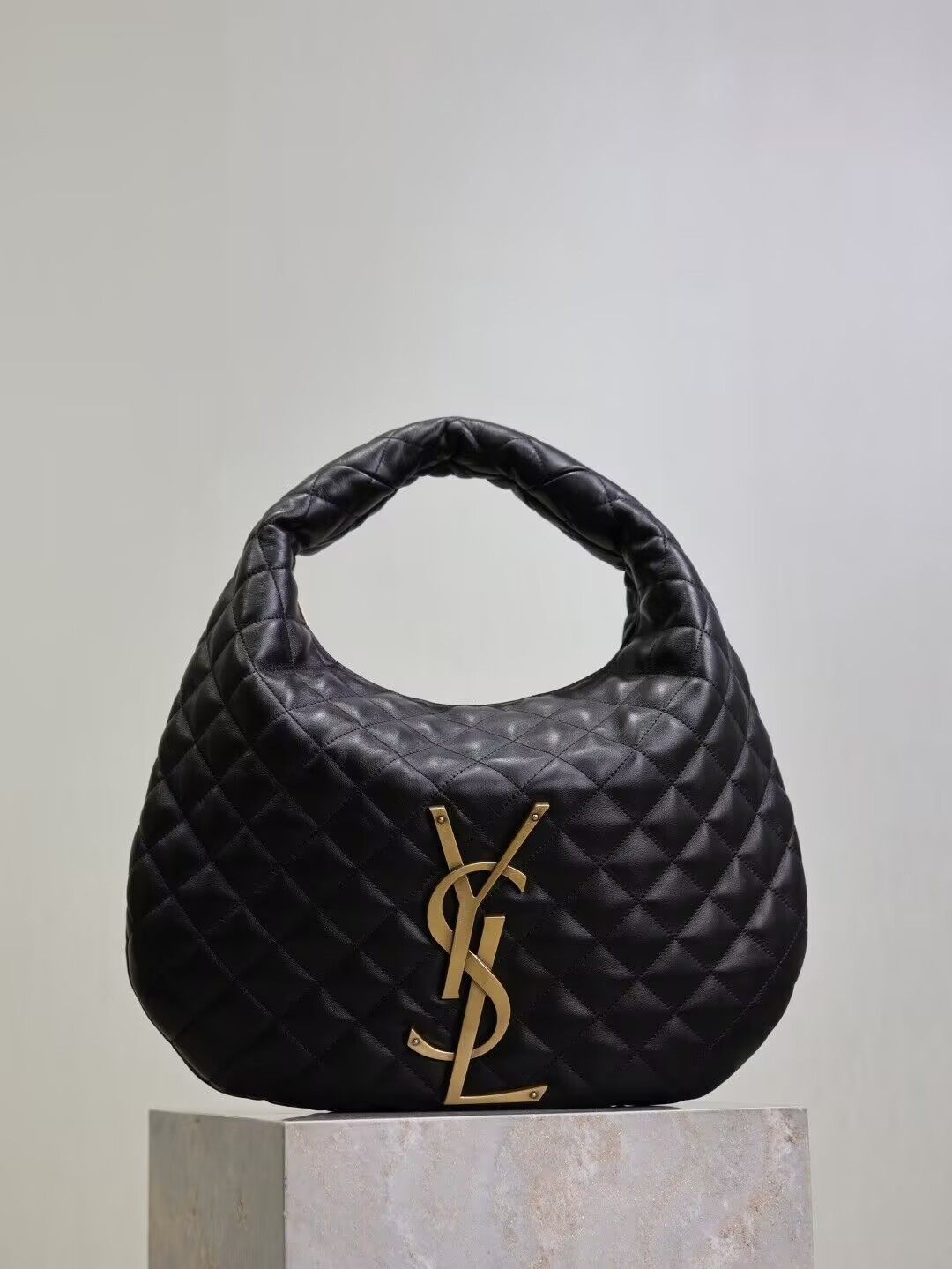 Y51 ICARE Hobo In Quilted Nappa 42x30x4cm