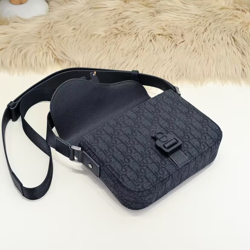 D10r Saddle Messenger Bag with Flap 23 x18 x6cm