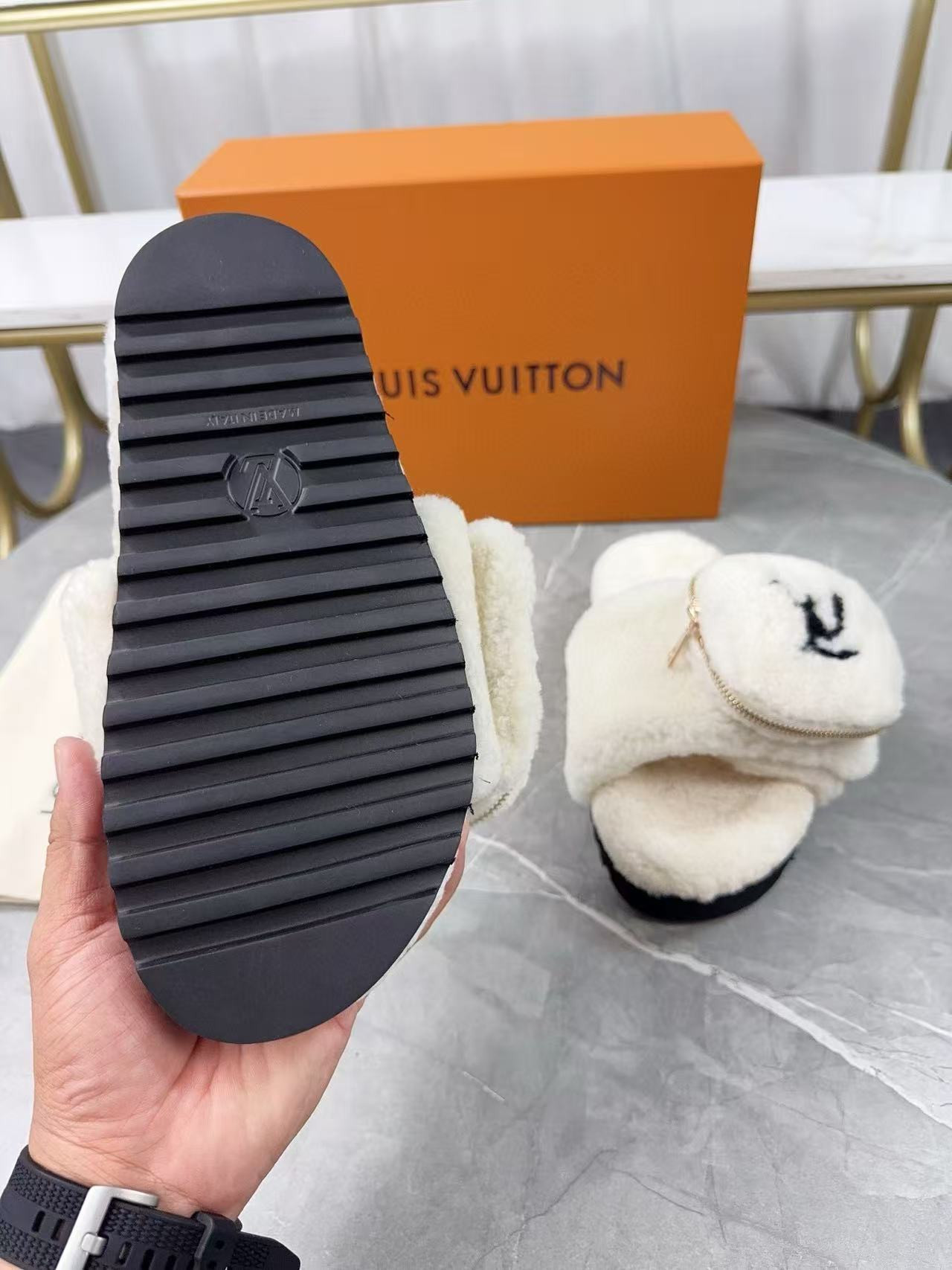 UA LV Slippers