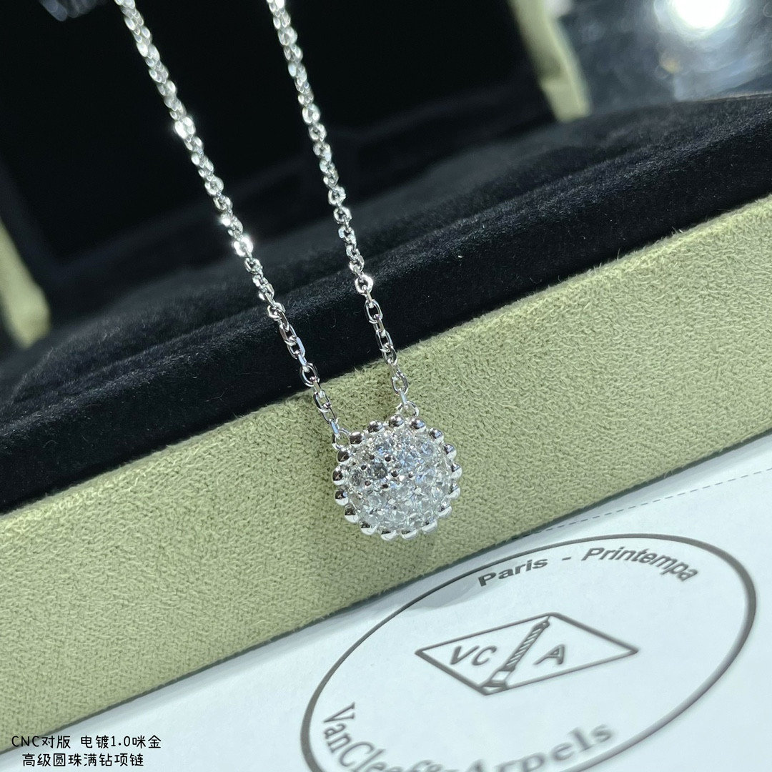 V*n Cl**f & Arpels round bead full D1am0nd necklace