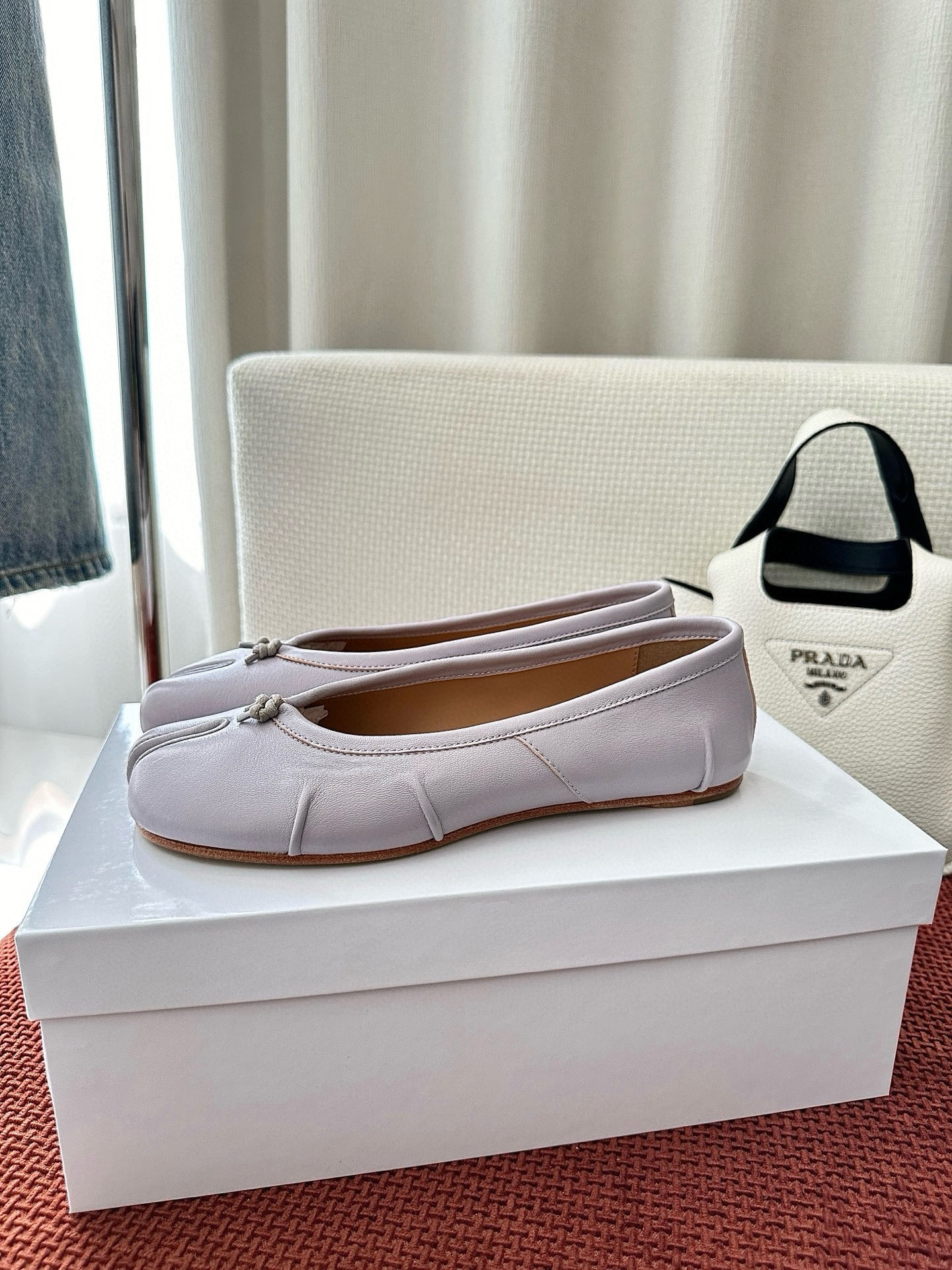 UA Ma1s0n Marg*e1a Tabi Leather Ballet Flats