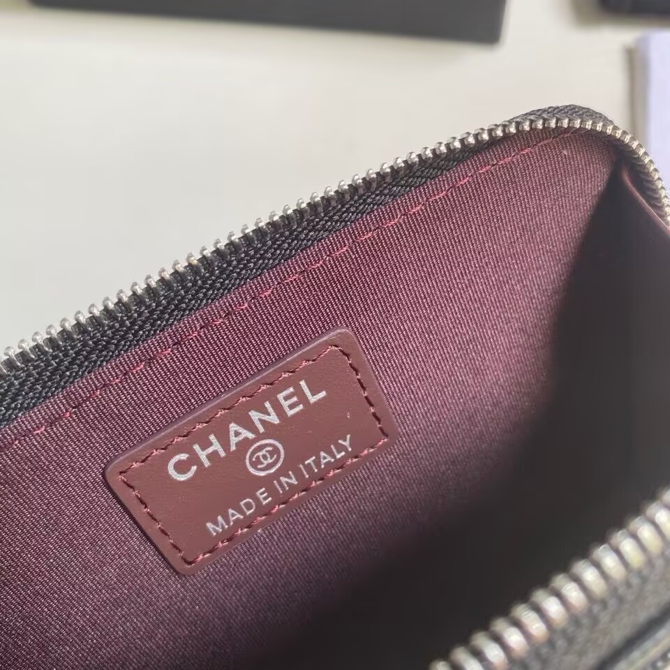 Ch**el Classic Zipped Card Holder 8.5 x 13.3 x 2.9cm