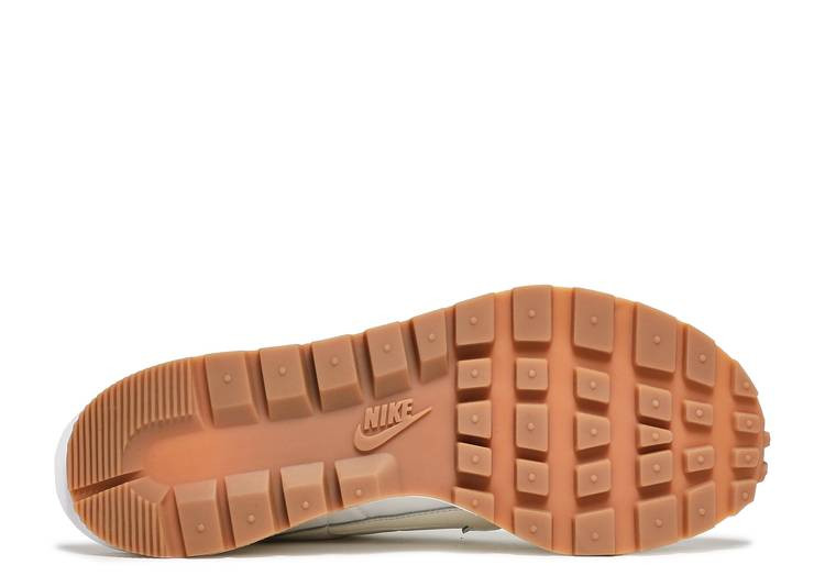 UA NIKE SACAI X VAPORWAFFLE