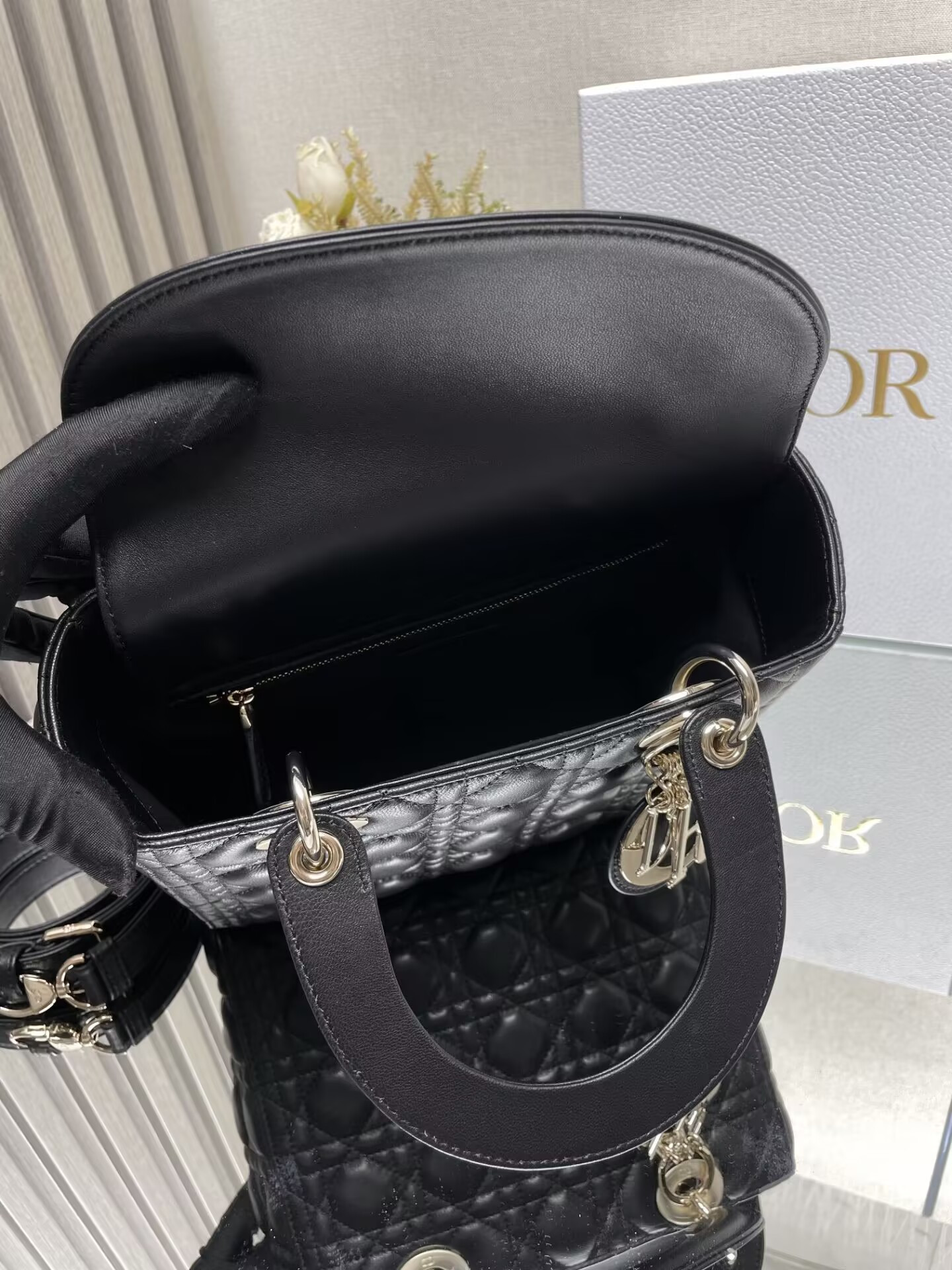Medium Lady D10r Bag 24 x 20 x 12 cm