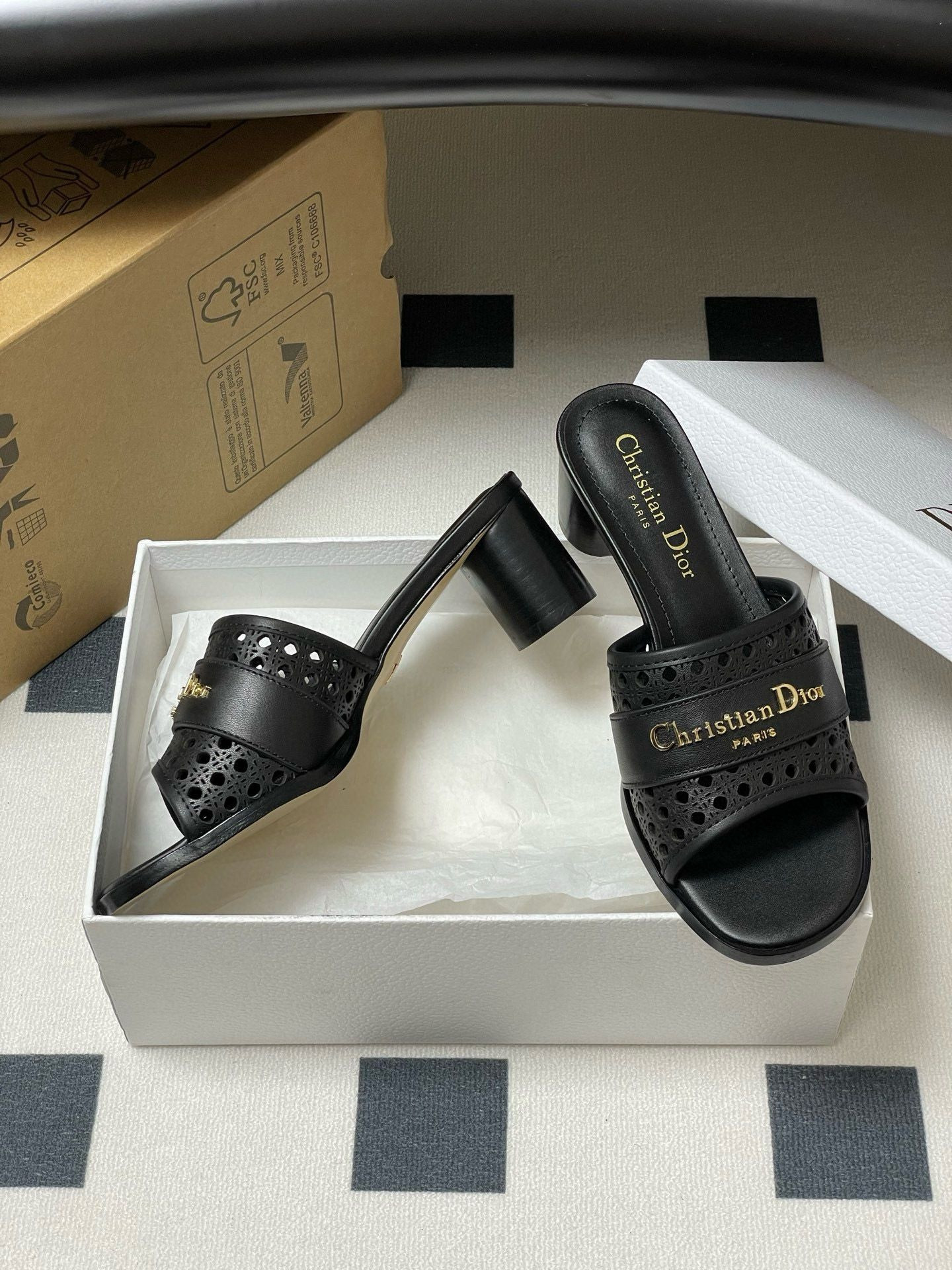 UA D10r D-Lane Heeled Slide