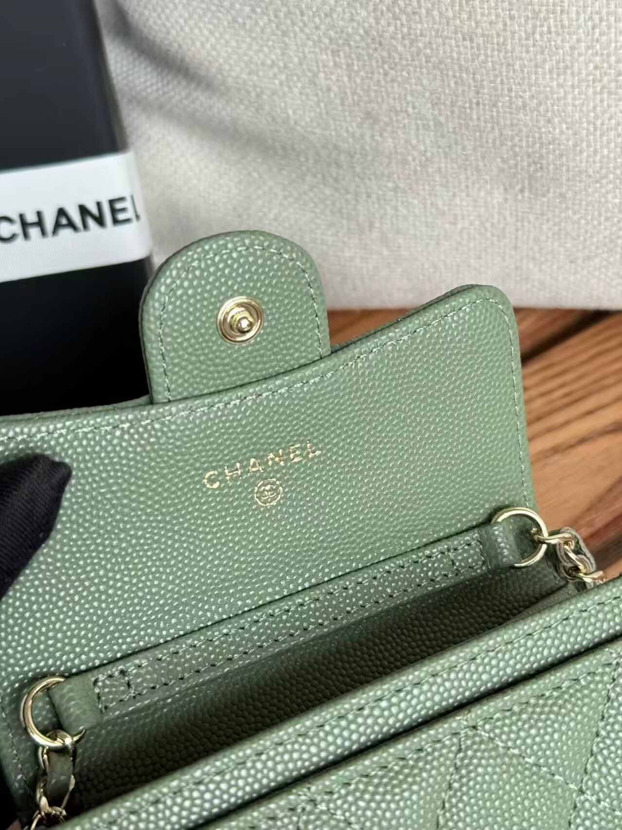 Ch**el Wallet on Chain 11x7.5x2cm