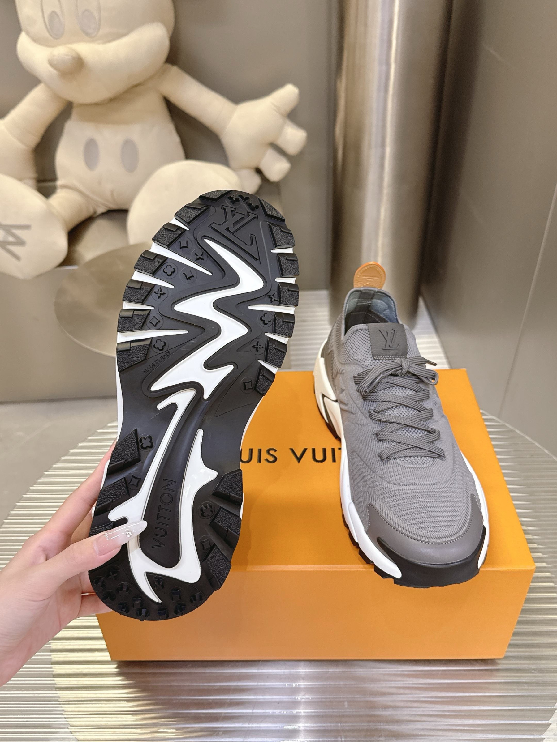 UA LV Sneaker