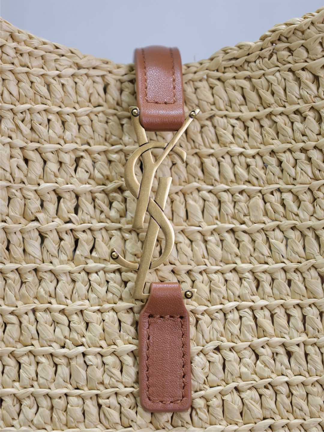 Y51 LE 5 À 7 S*pple Small in Raffia and leather 22 X  22 X 7-9 CM