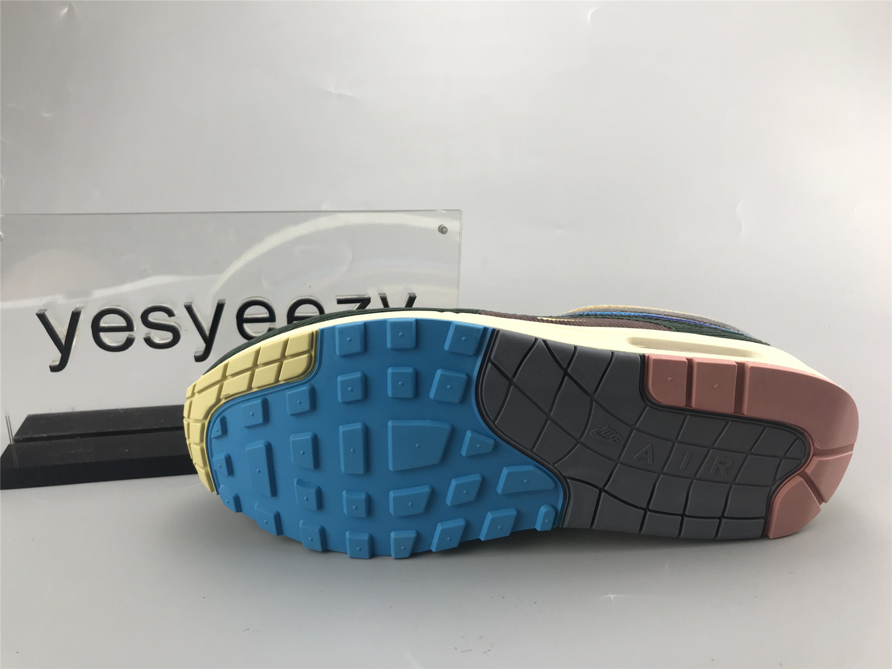 UA NIKE AIR MAX 1/97 VF SW SEAN WOTHERSPOON
