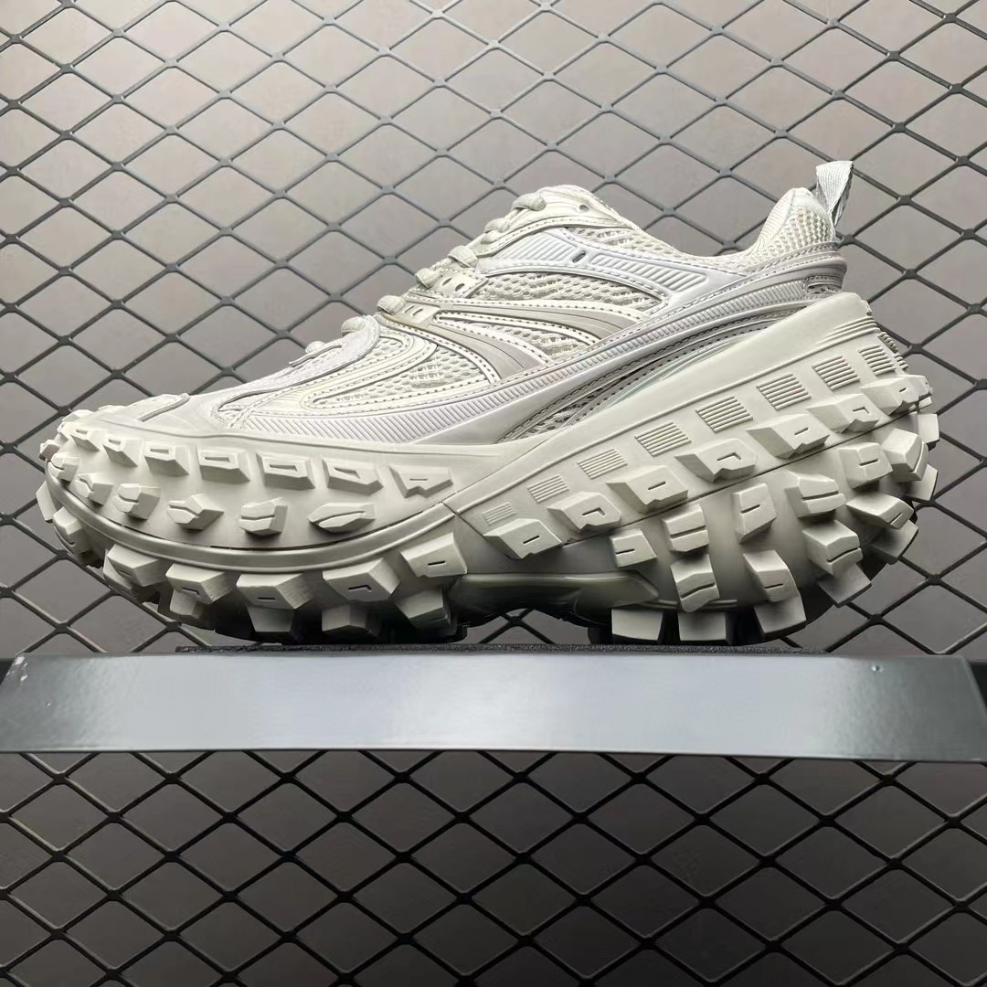 ua Ba1en*iaga defender sneaker beige