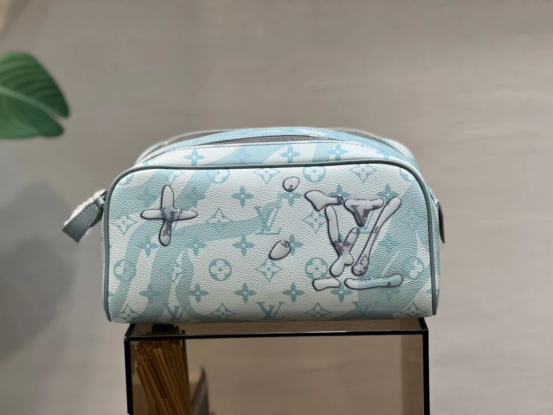 LV Dopp Kit M82337