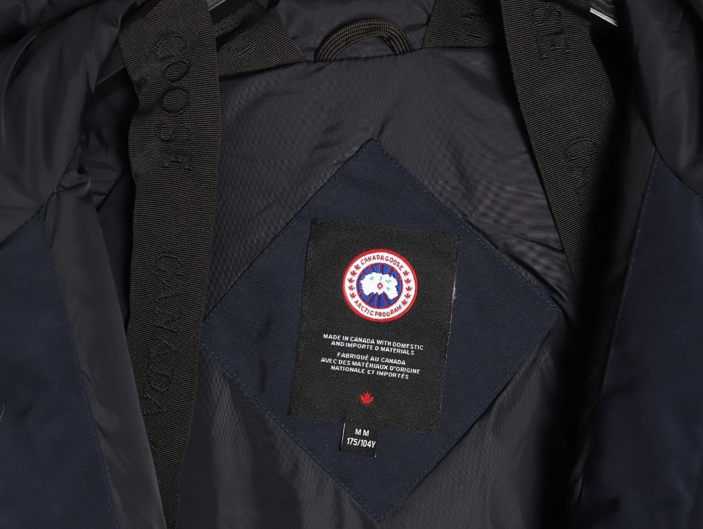 Can*a G00se Short Puffer jacket