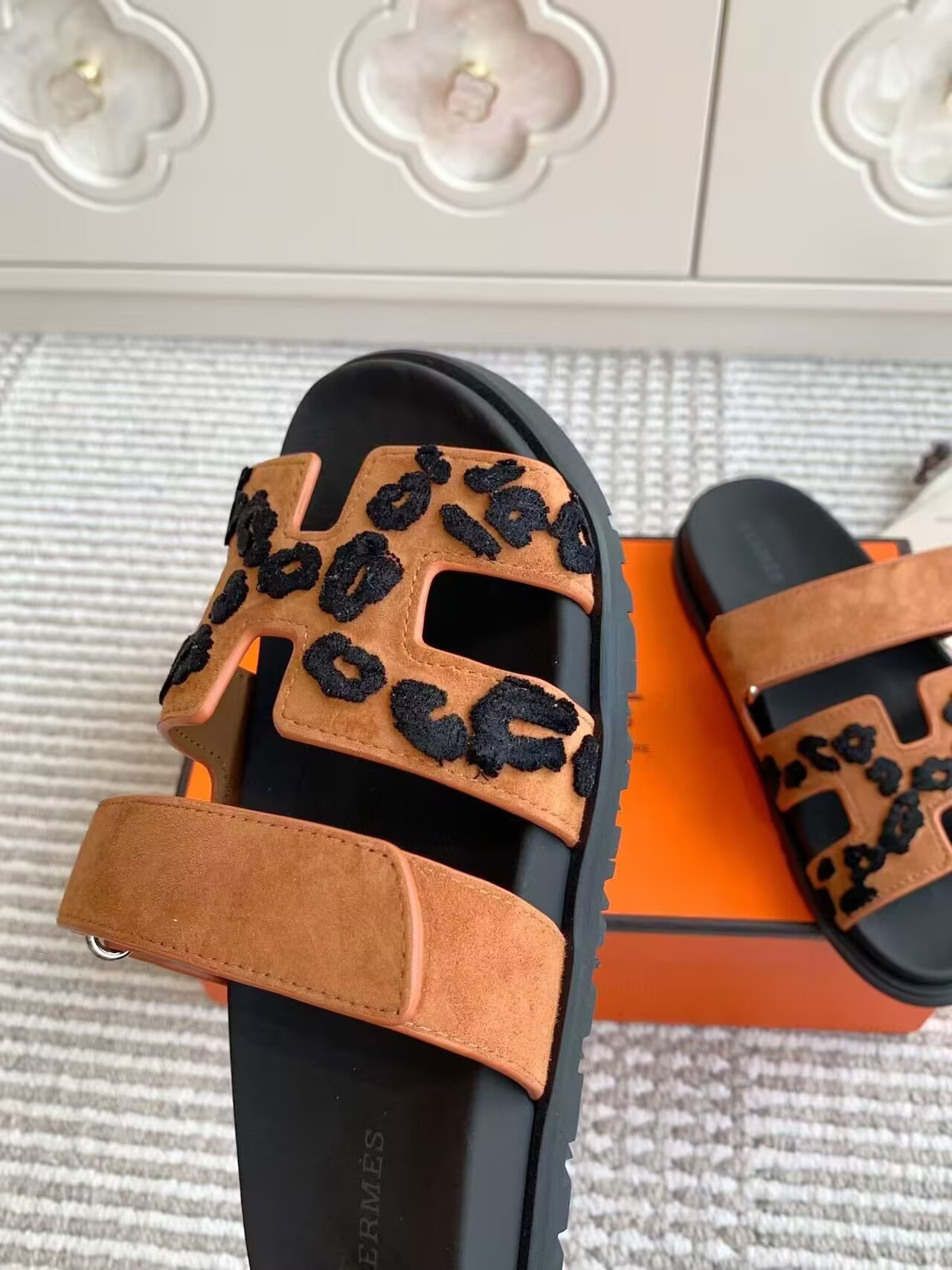 UA H**me5 Chypre Sandal