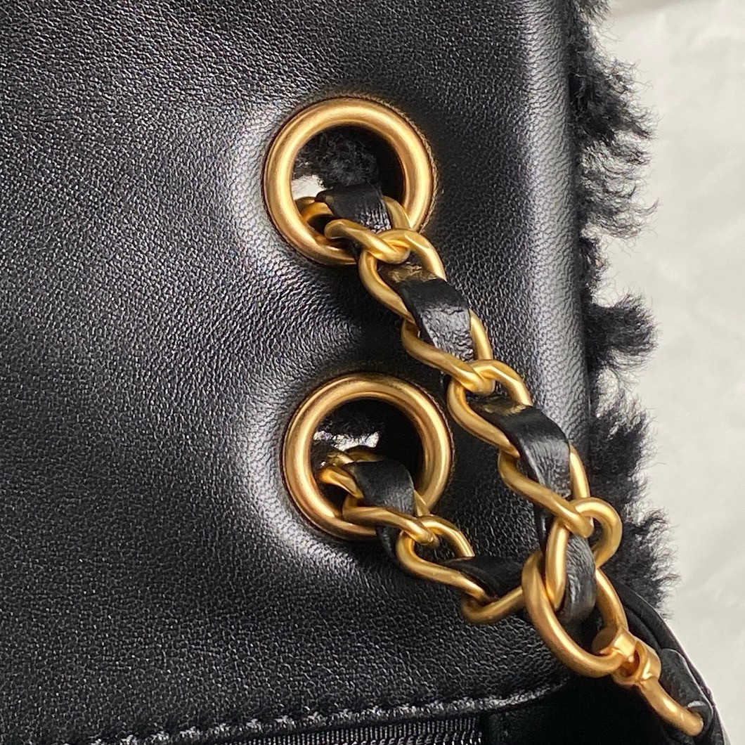 Ch**el Flap Bag 16 × 23.5 × 7.5 cm