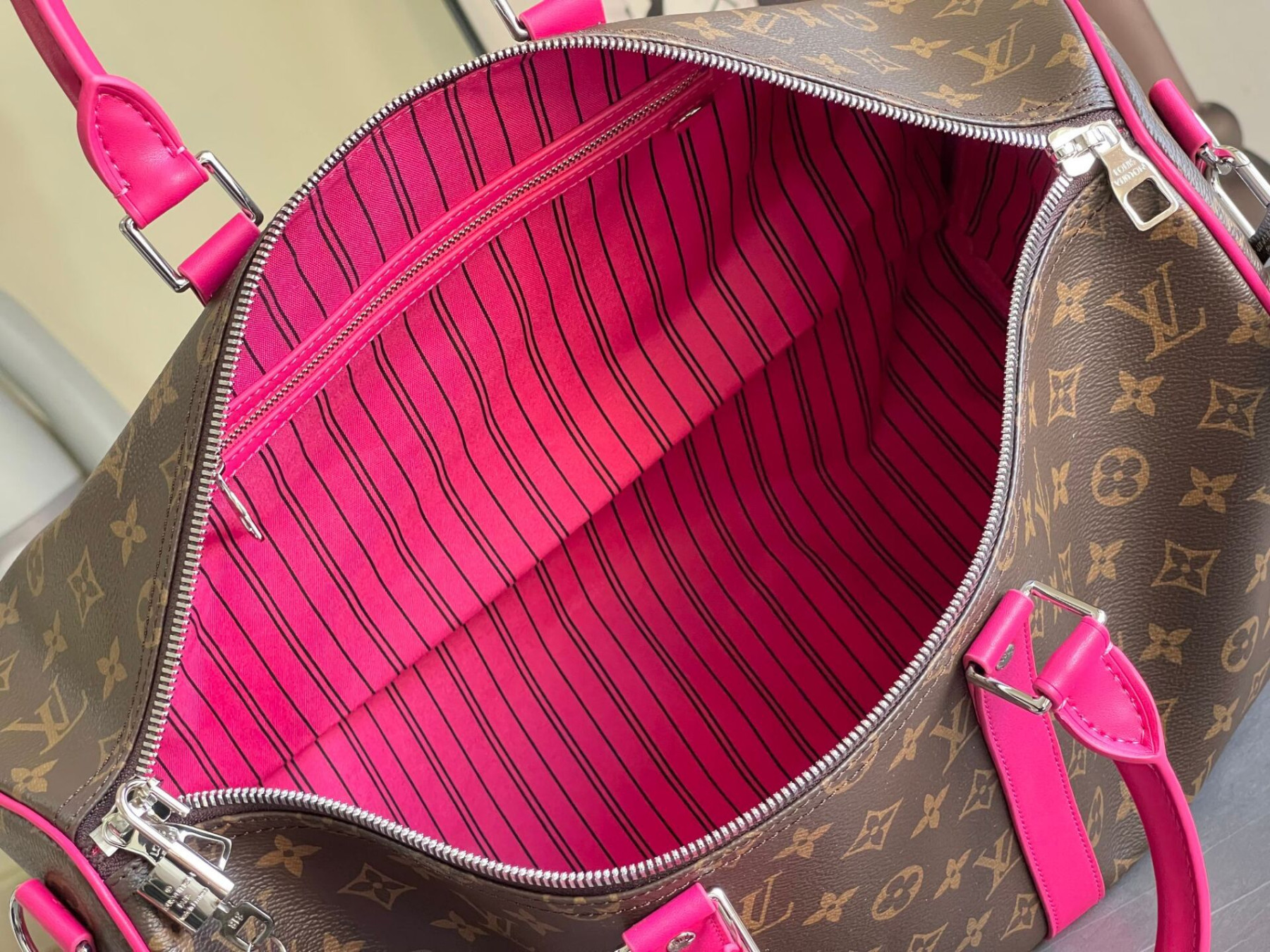 LV Keepall Bandouliere 45 M13807 45 x 27 x 20 cm