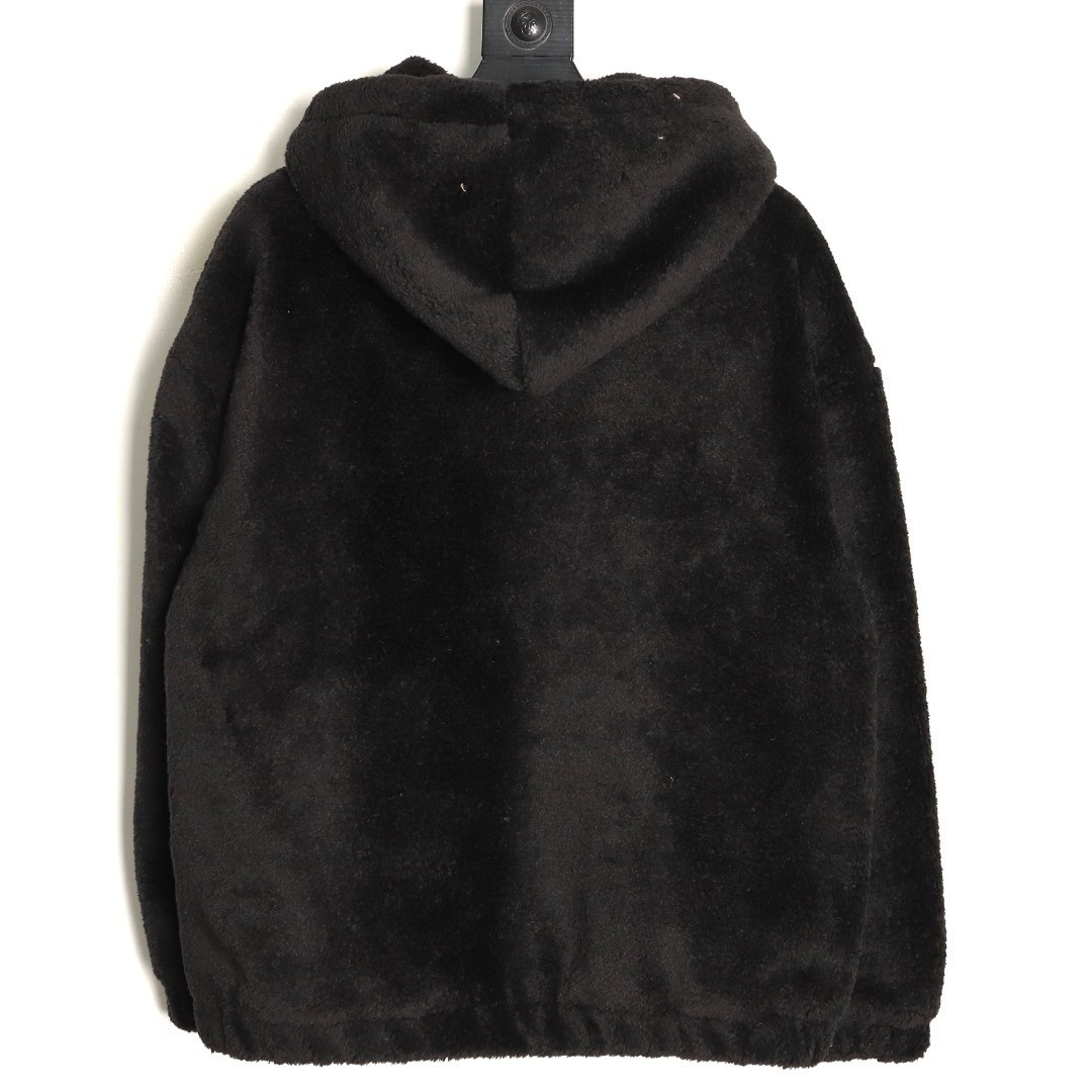Ce1i*e Coats