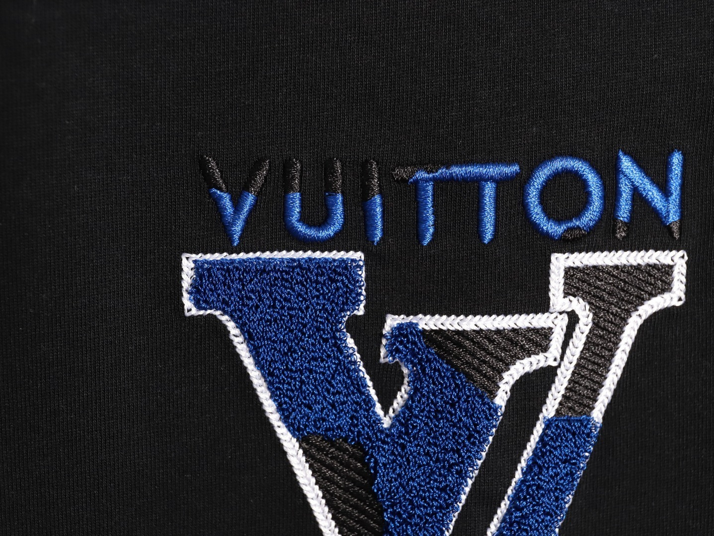 L0vis Vvtt0n Long-sleeved T-shirt
