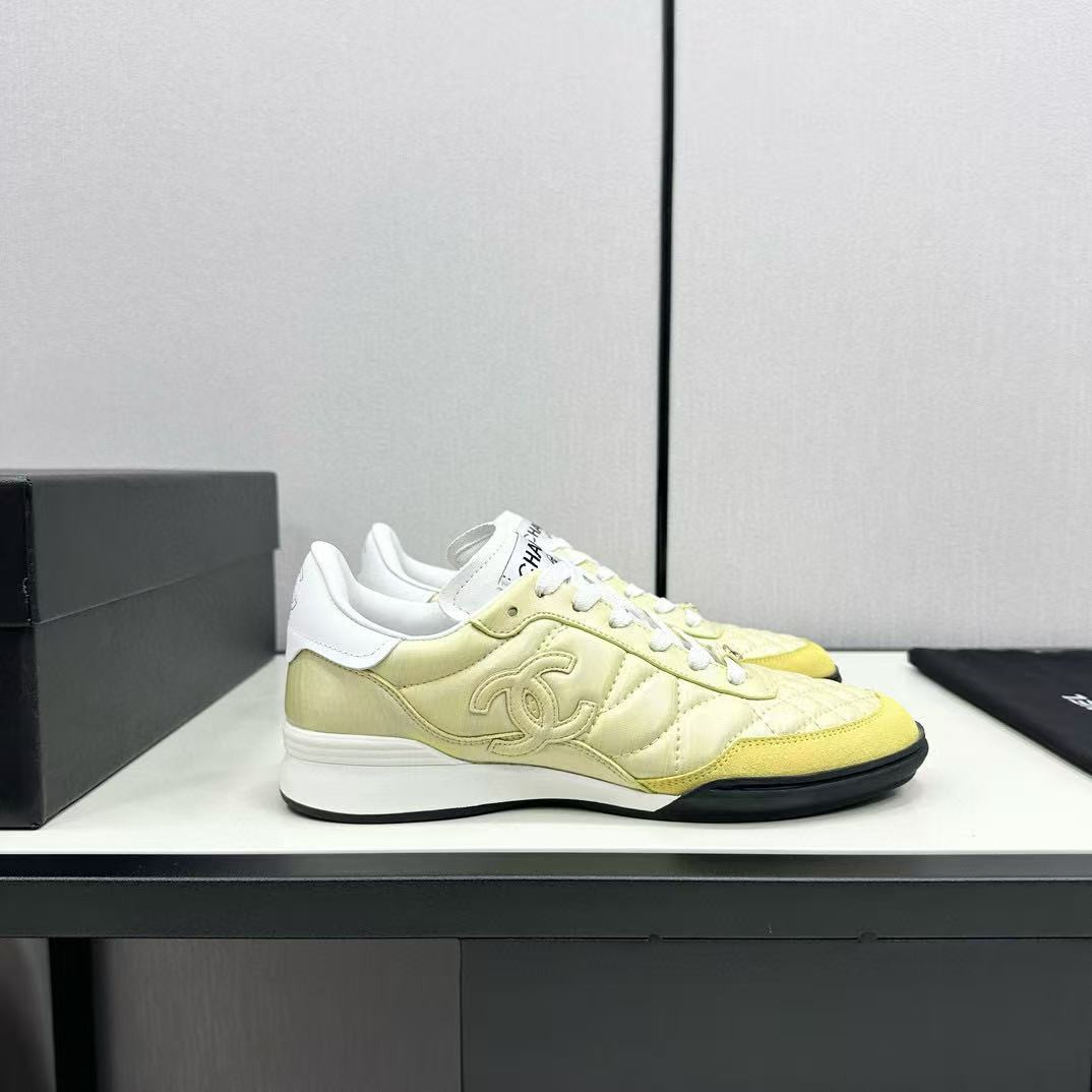 UA Ch**el SNEAKER