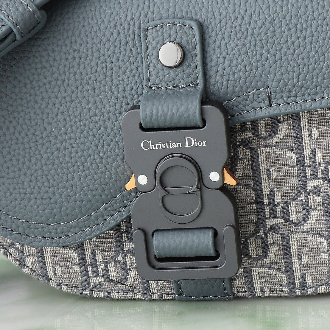 D10r Mini Saddle Messenger Bag With Flap 19.5x13x4.3cm