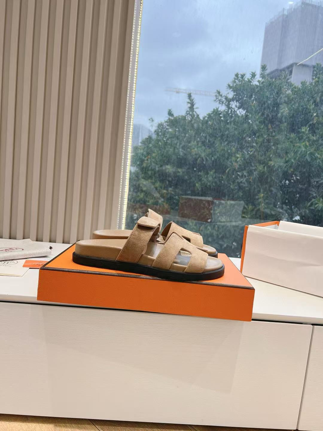 UA H**me5 Chypre Sandal