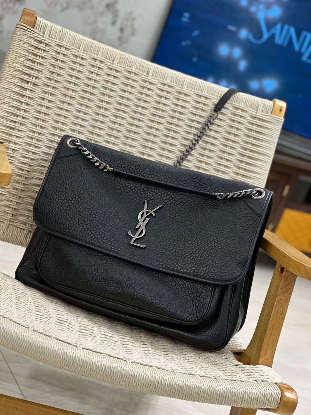 Y51 NIKI OVERSIZED in Grained Lambskin 47x34x16cm