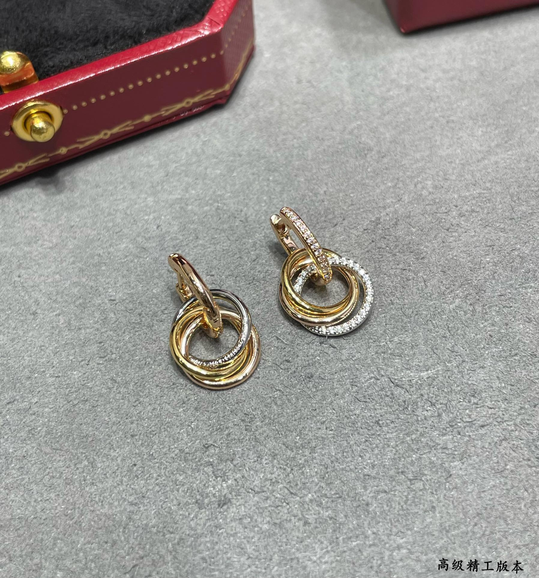 Ca*t1er Small size triple-ring D1am0nd Earrings