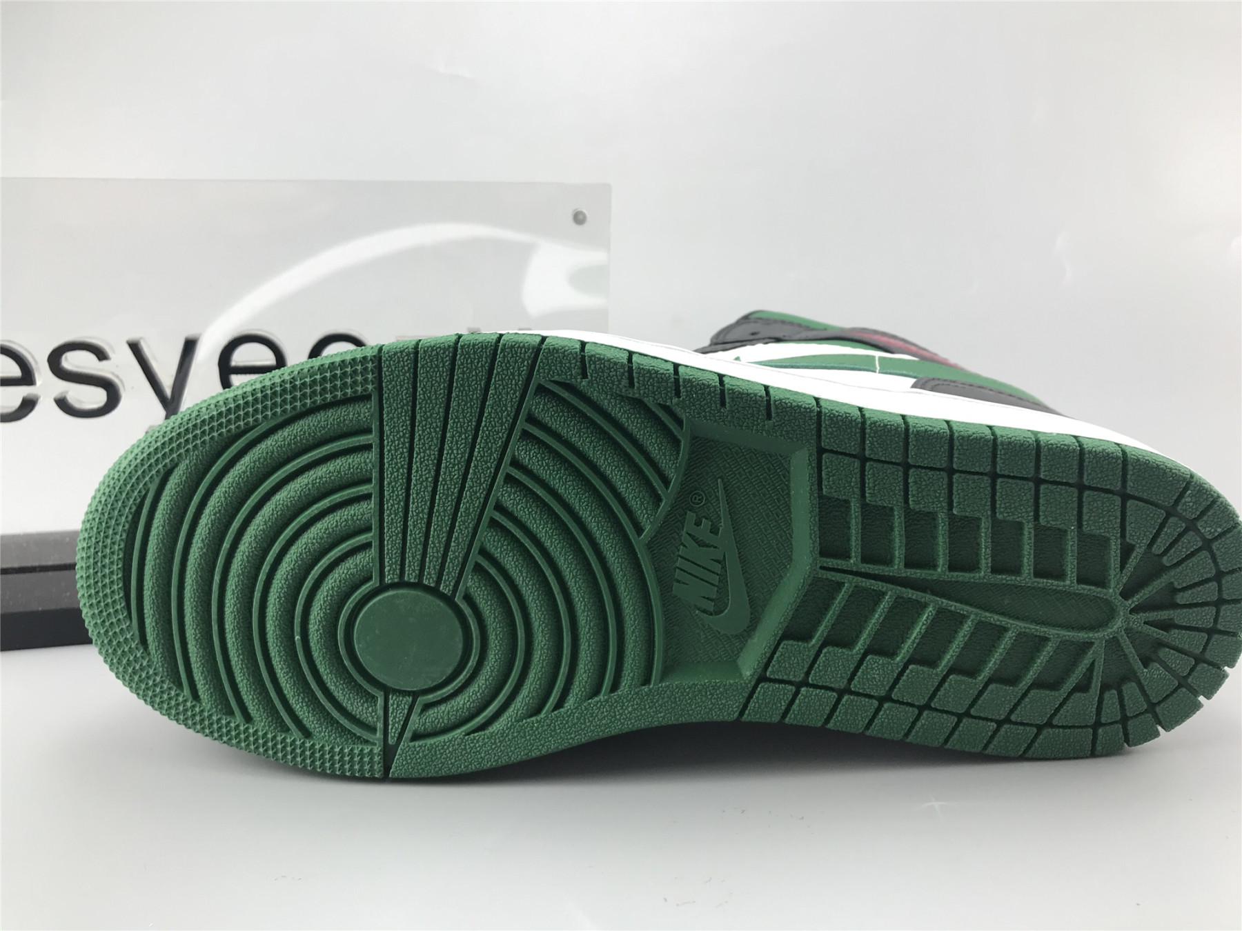UA  AIR JORDAN 1 MID "PINE GREEN"
