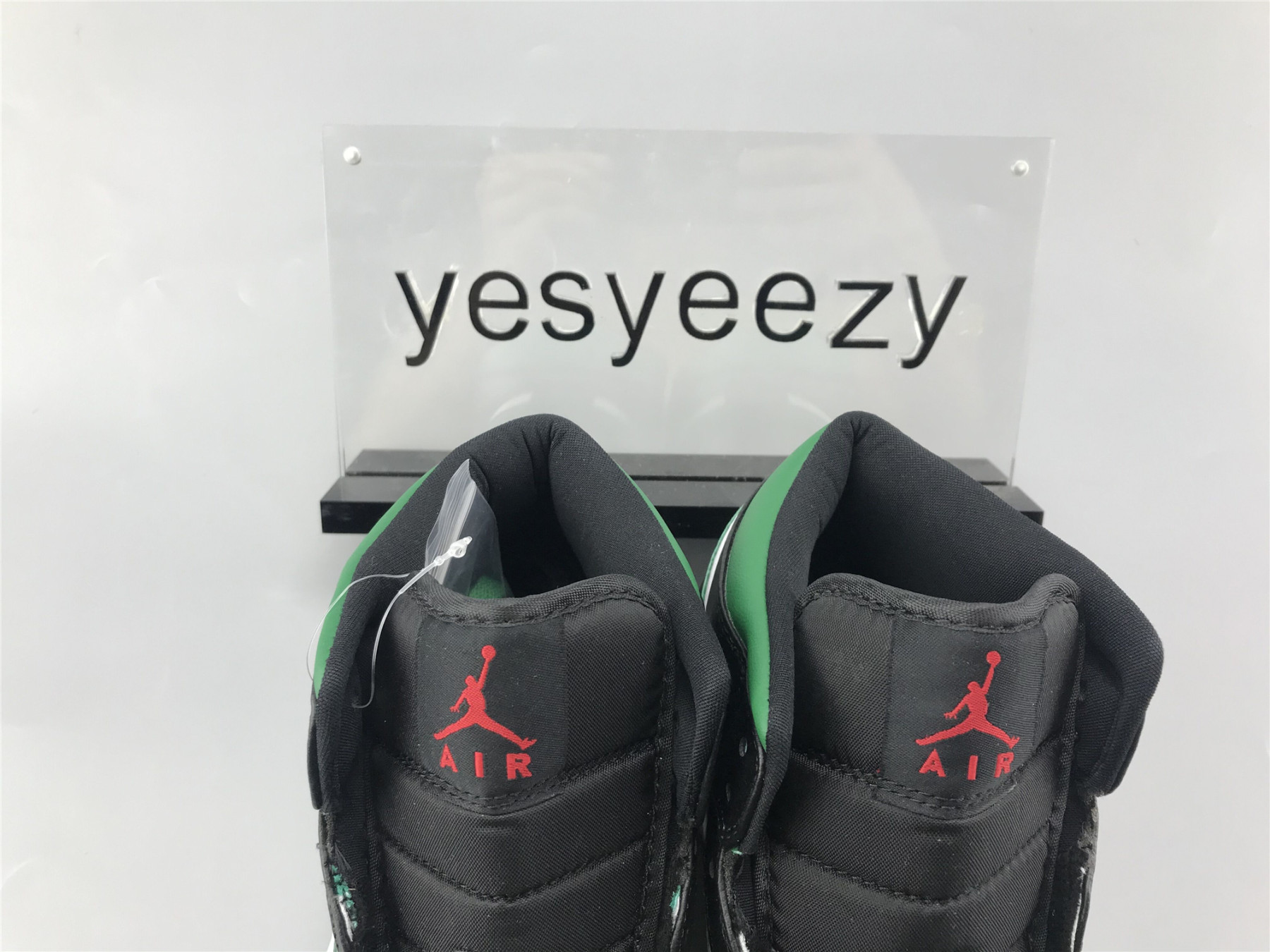 UA  AIR JORDAN 1 MID "PINE GREEN"