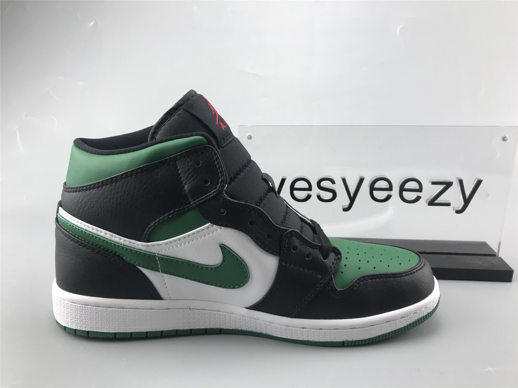 UA  AIR JORDAN 1 MID "PINE GREEN"
