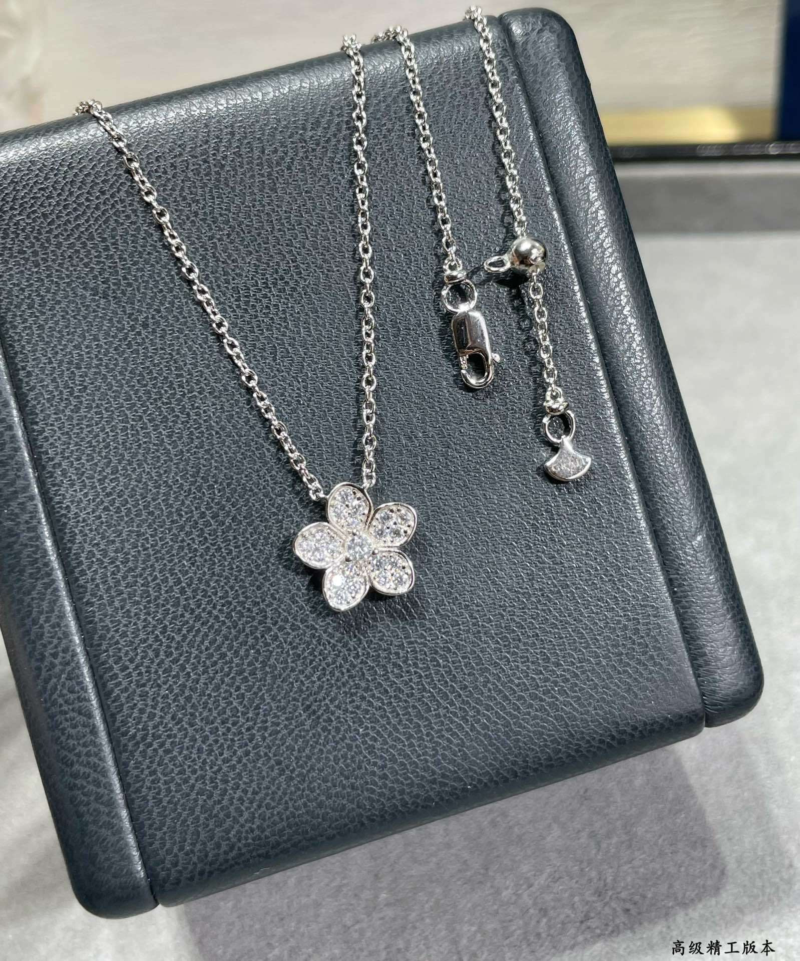 Graff Flower Pendant Necklace Ag925