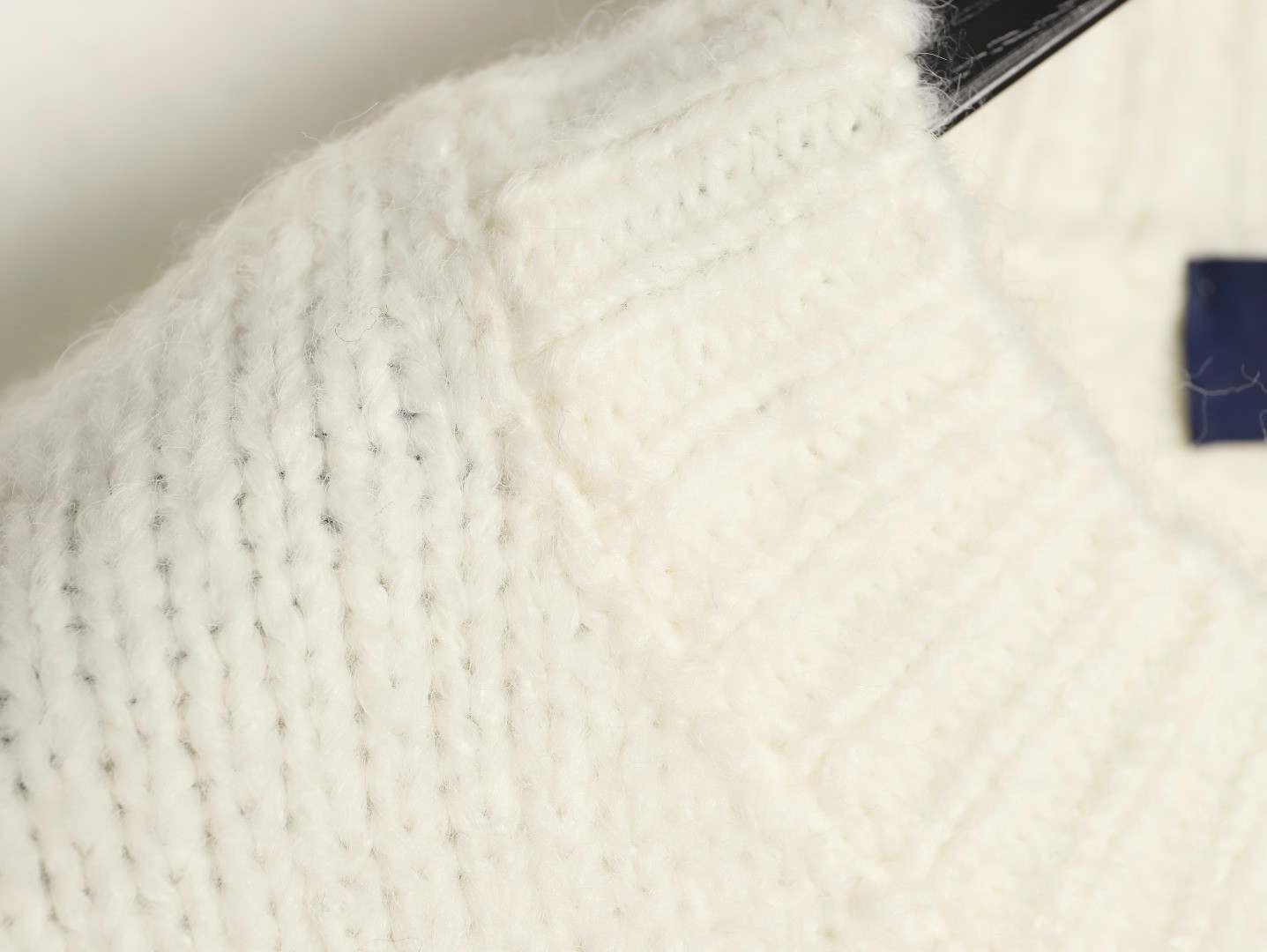 L0vis Vvtt0n LV Knitting Sweaters