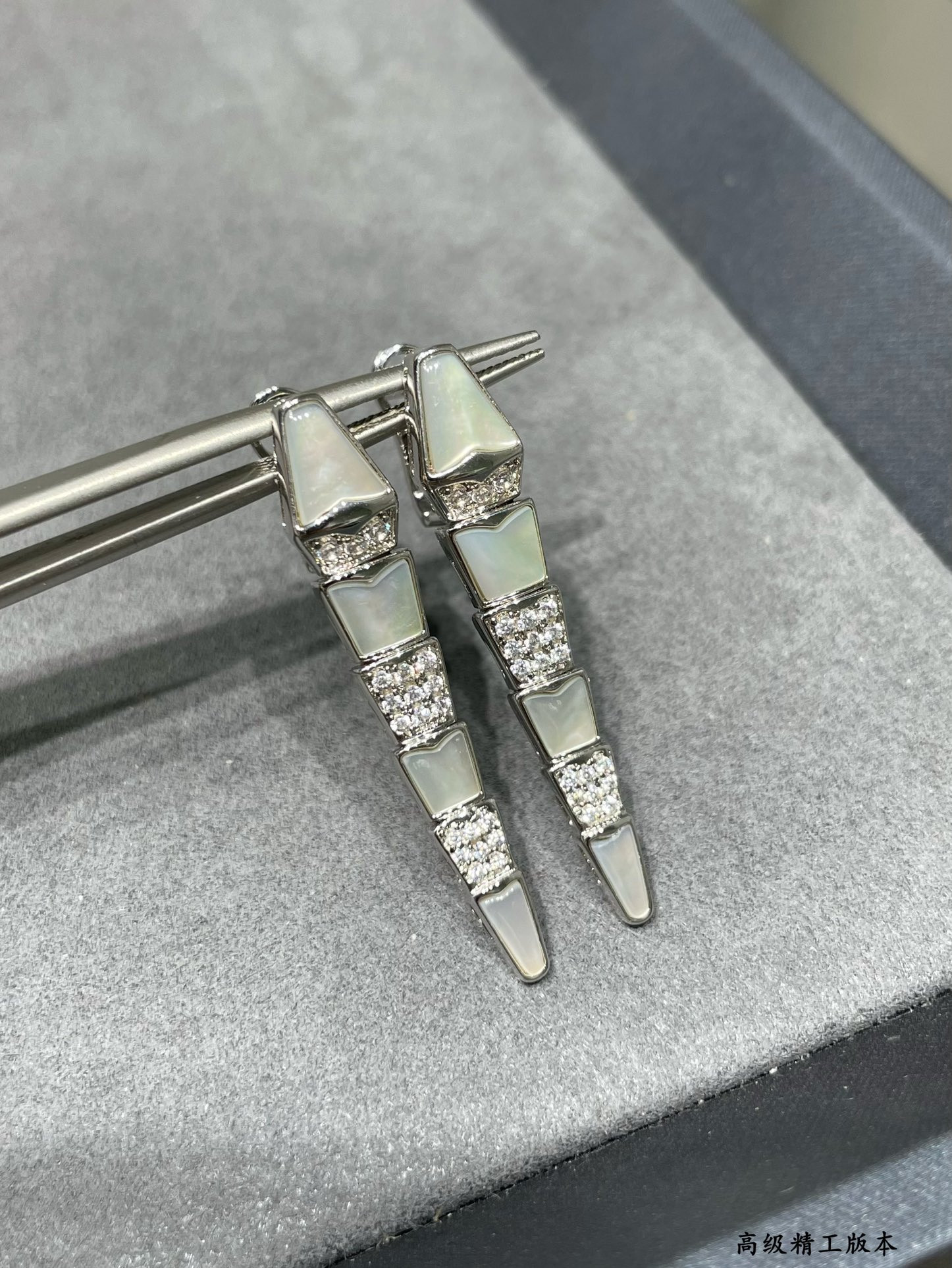 Bv1g*ai Advanced Mechanical Shell Snake Earrings