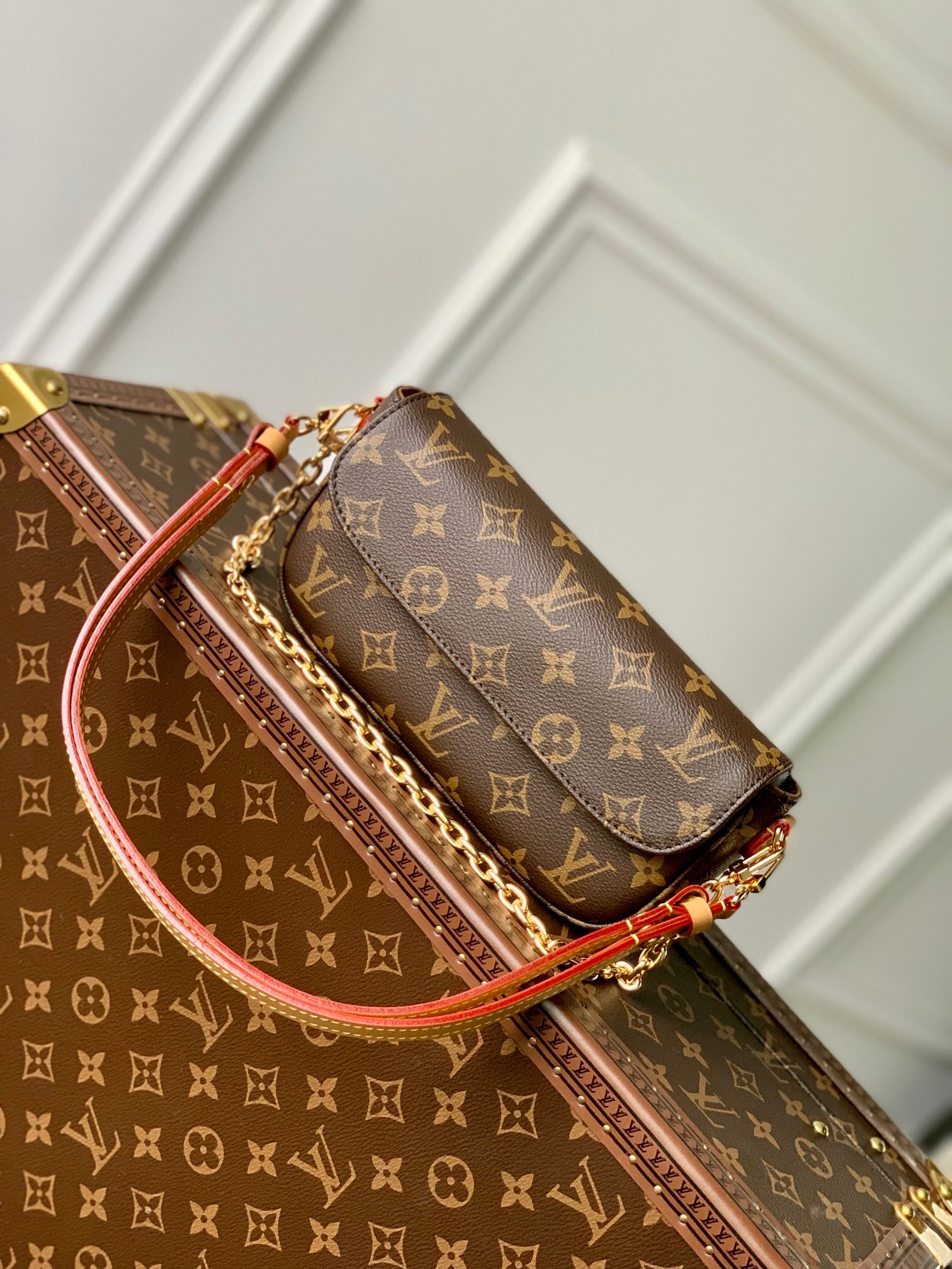 L0vis Vvtt0n Wallet on Chain Ivy M81911