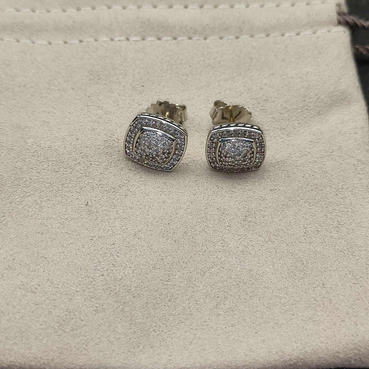 dau1d Yvrm*n square d1am0nd earrings