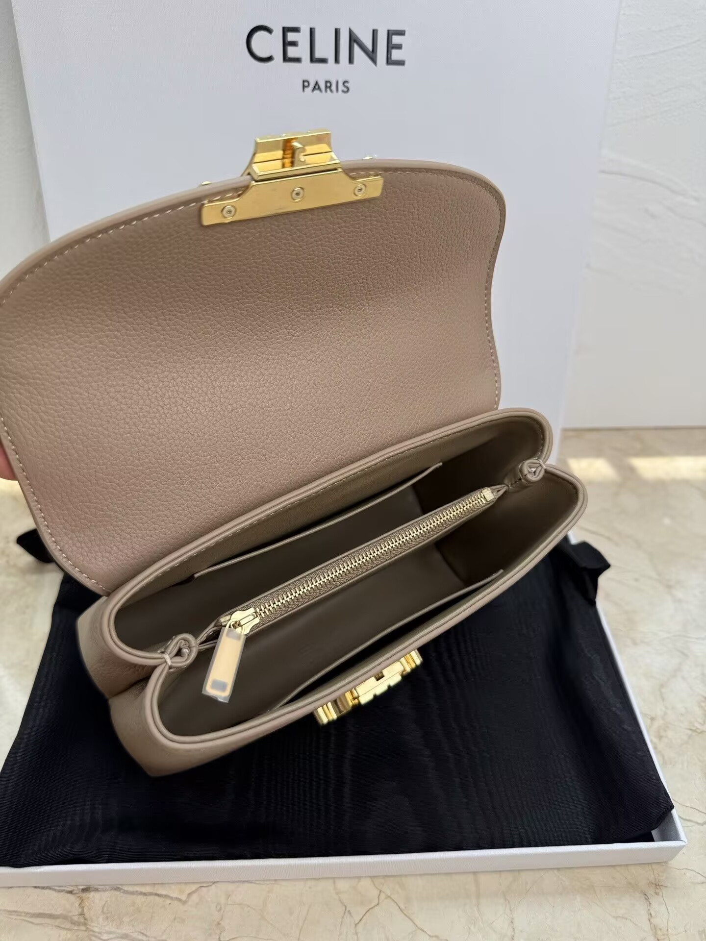 Ce1i*e Teen Nino Bag In S*pple Graind Calfskin 20.5x13x8cm