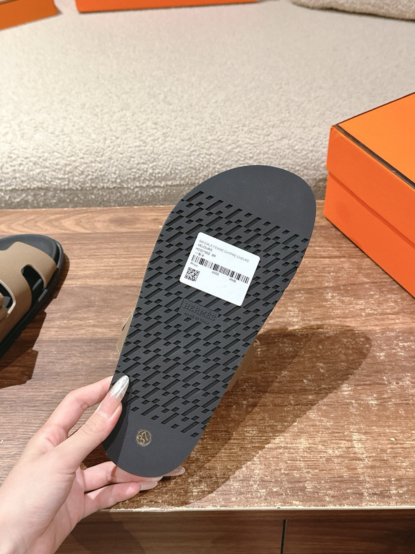 UA H**me5 Chypre sandal