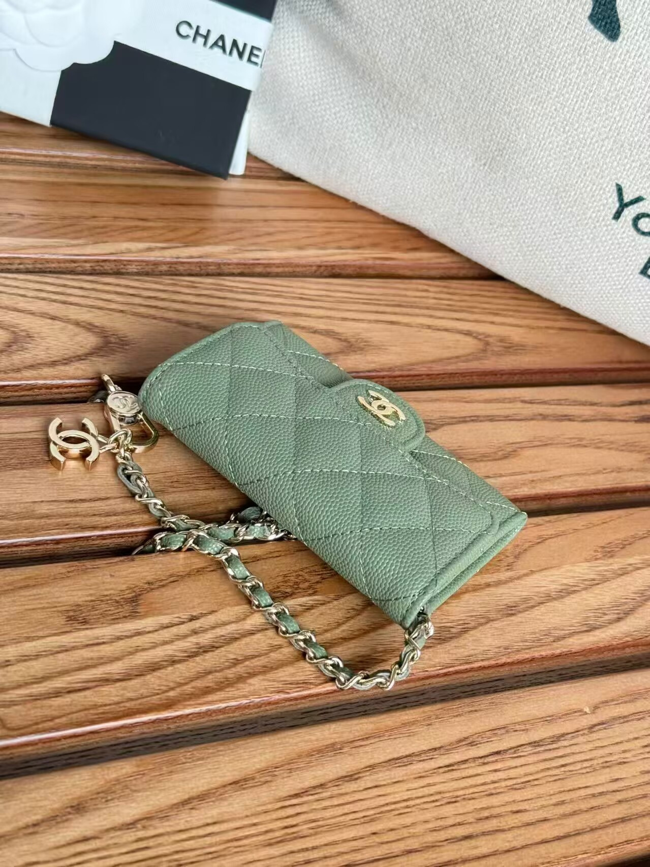 Ch**el Wallet on Chain 11x7.5x2cm
