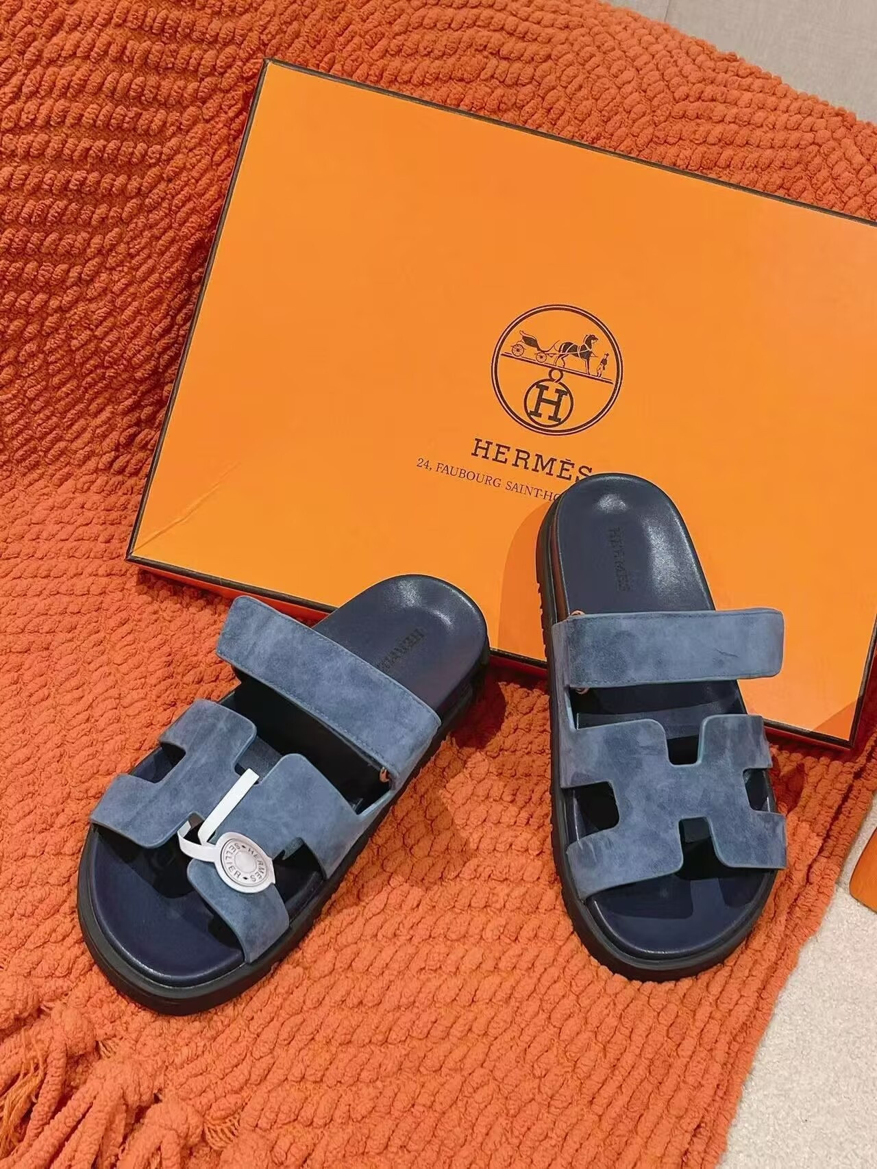 UA H**me5 Chypre Sandal