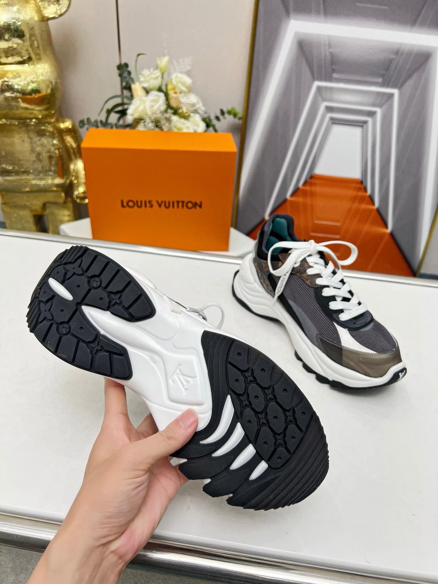 UA LV Run 55 Sneaker