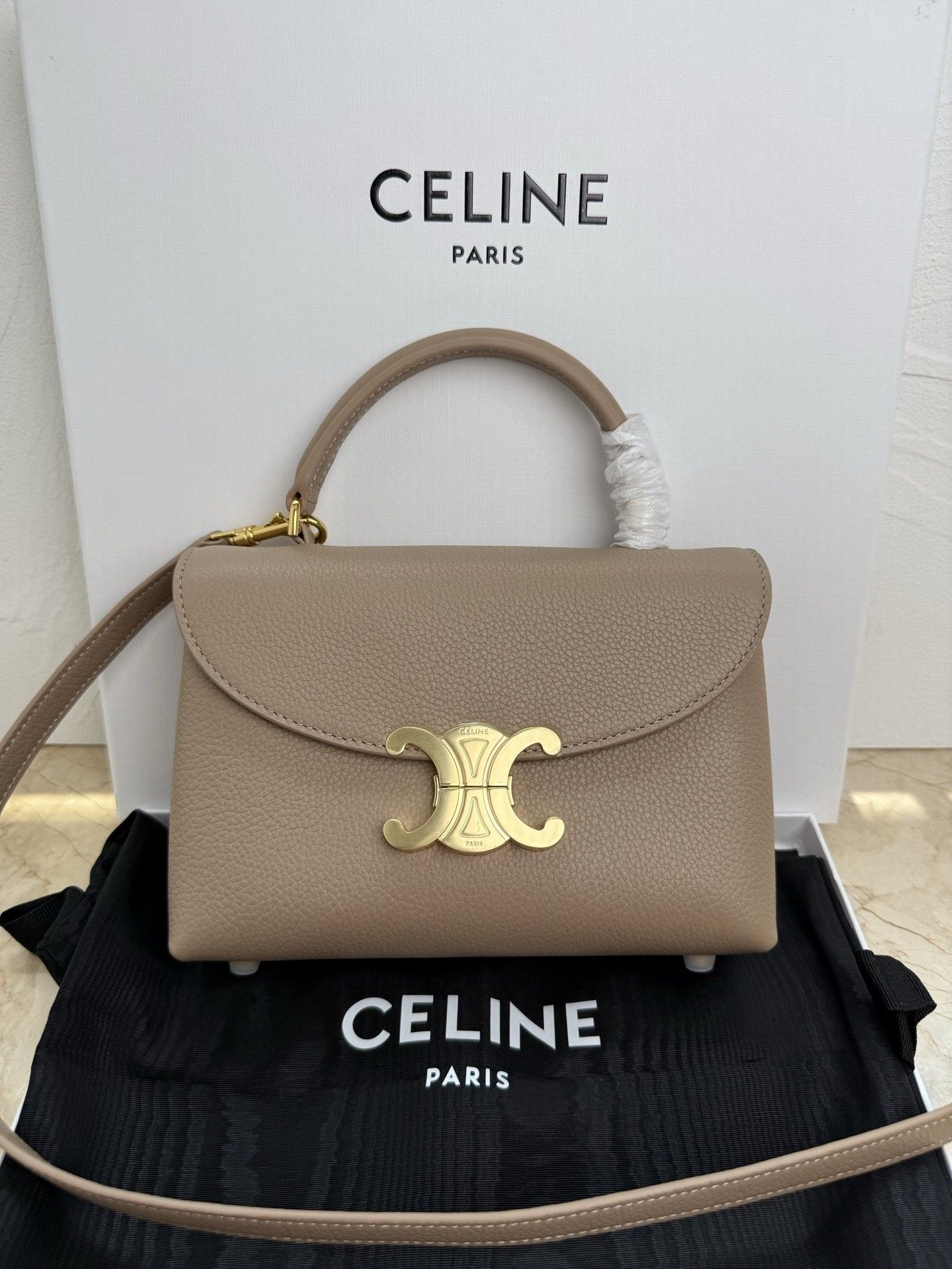 Ce1i*e Teen Nino Bag In S*pple Graind Calfskin 20.5x13x8cm