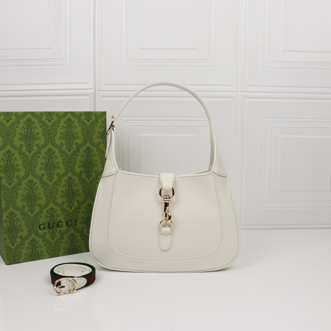 Gvc*1 Jackie small shoulder Bag Ivory Patent Leather 27.4×19.1×4.1cm