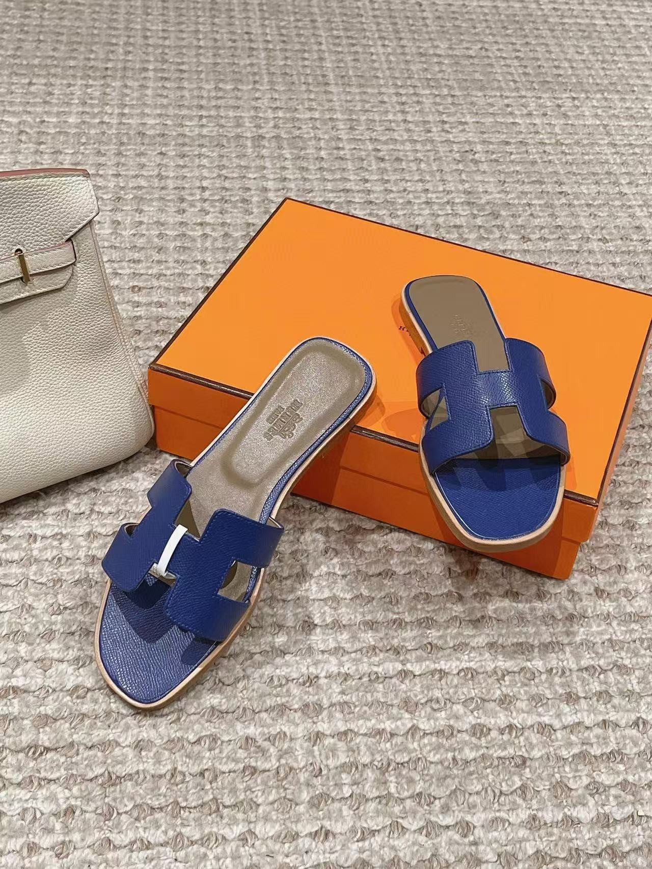 UA H**me5 Oran sandal