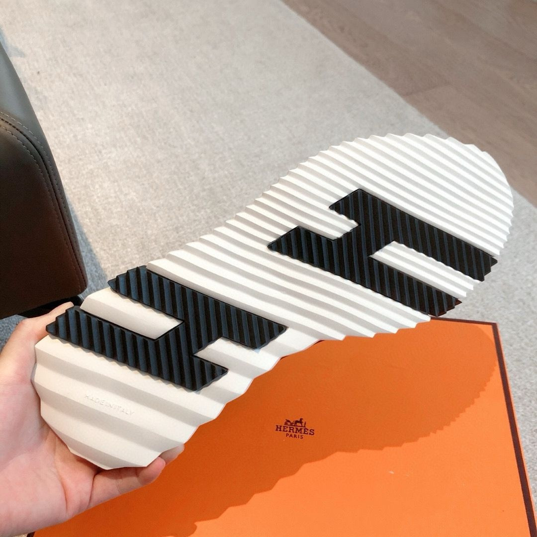 UA H**me5 Bouncing Sneaker