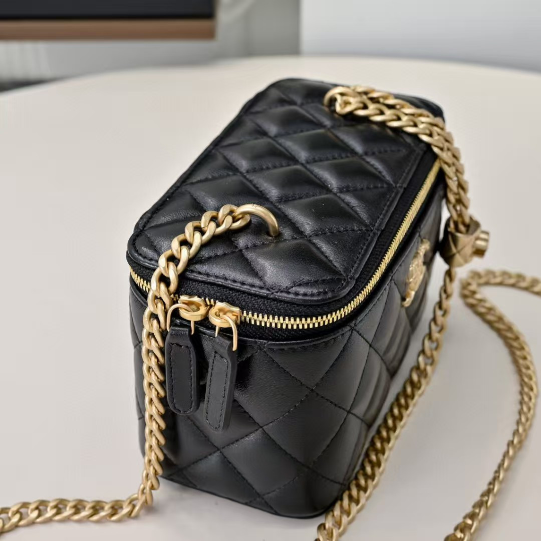 Ch**el Vanity With Chain 9.5x17x8cm