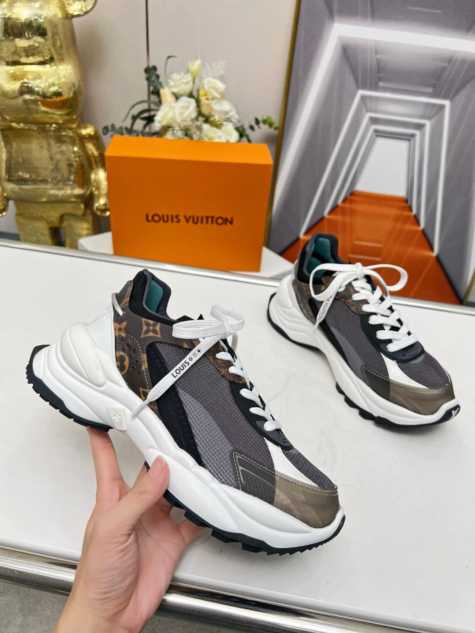 UA LV Run 55 Sneaker