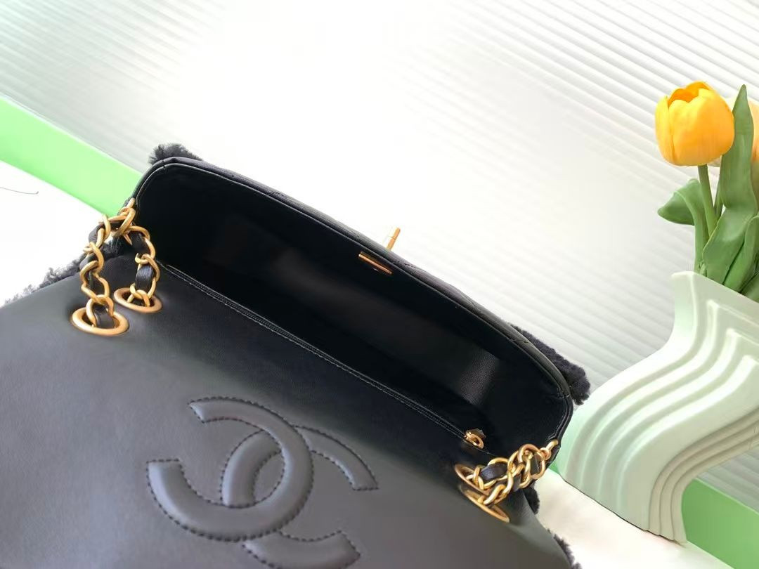 Ch**el Flap Bag 23.5x16x7.5cm
