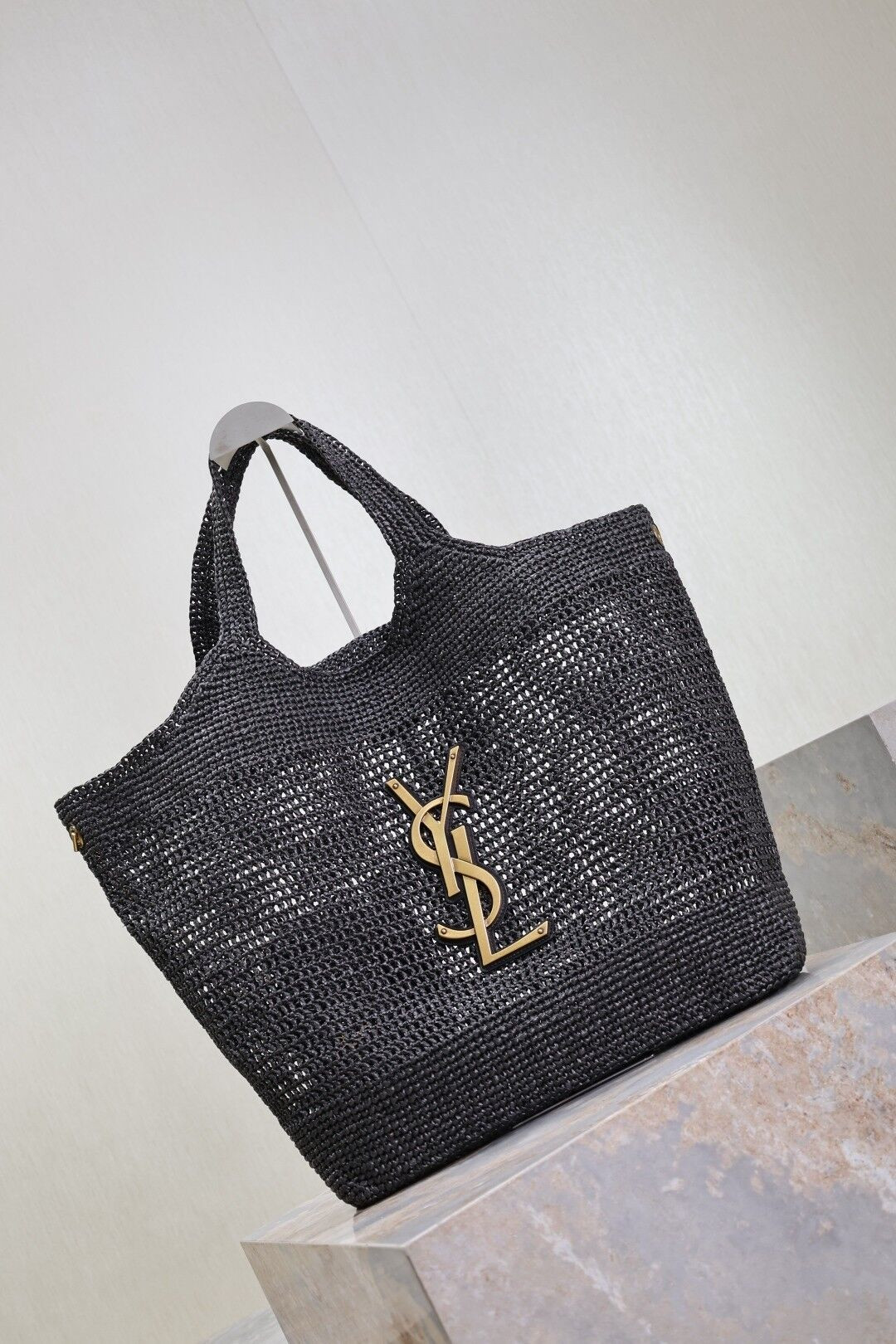 Y51 ICARE IN RAFFIA 37-55x43x5cm